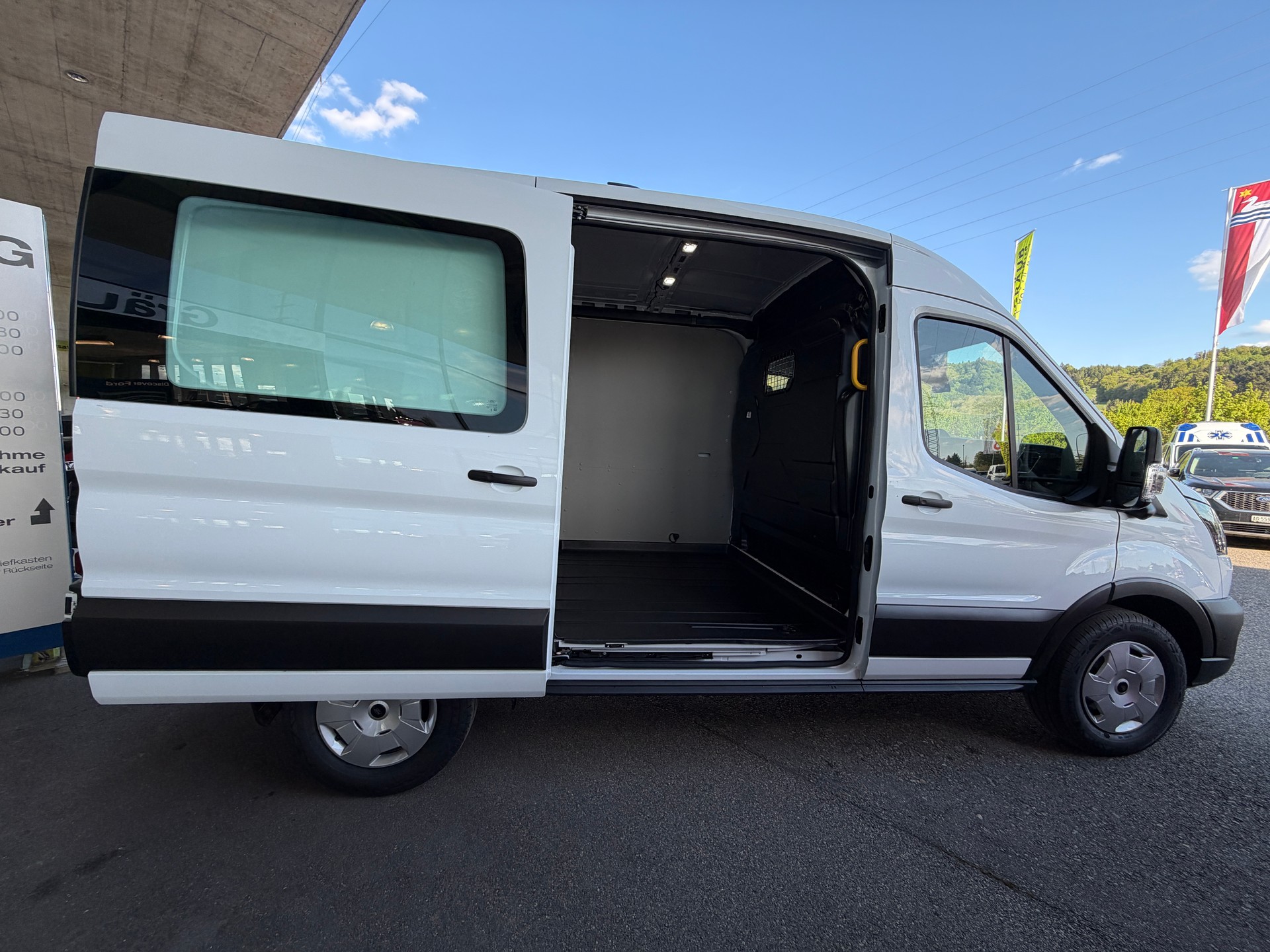 FORD Transit Van 350 L2 Trend 2.0 TDCi 130 FWD A-image-8