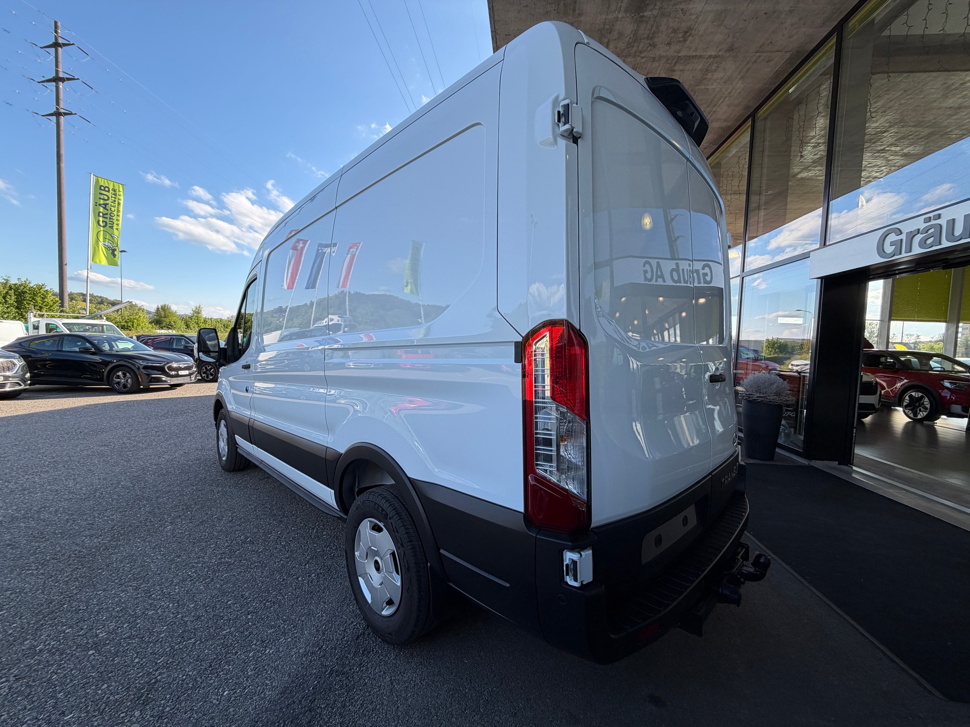 FORD Transit Van 350 L2 Trend 2.0 TDCi 130 FWD A-image-4