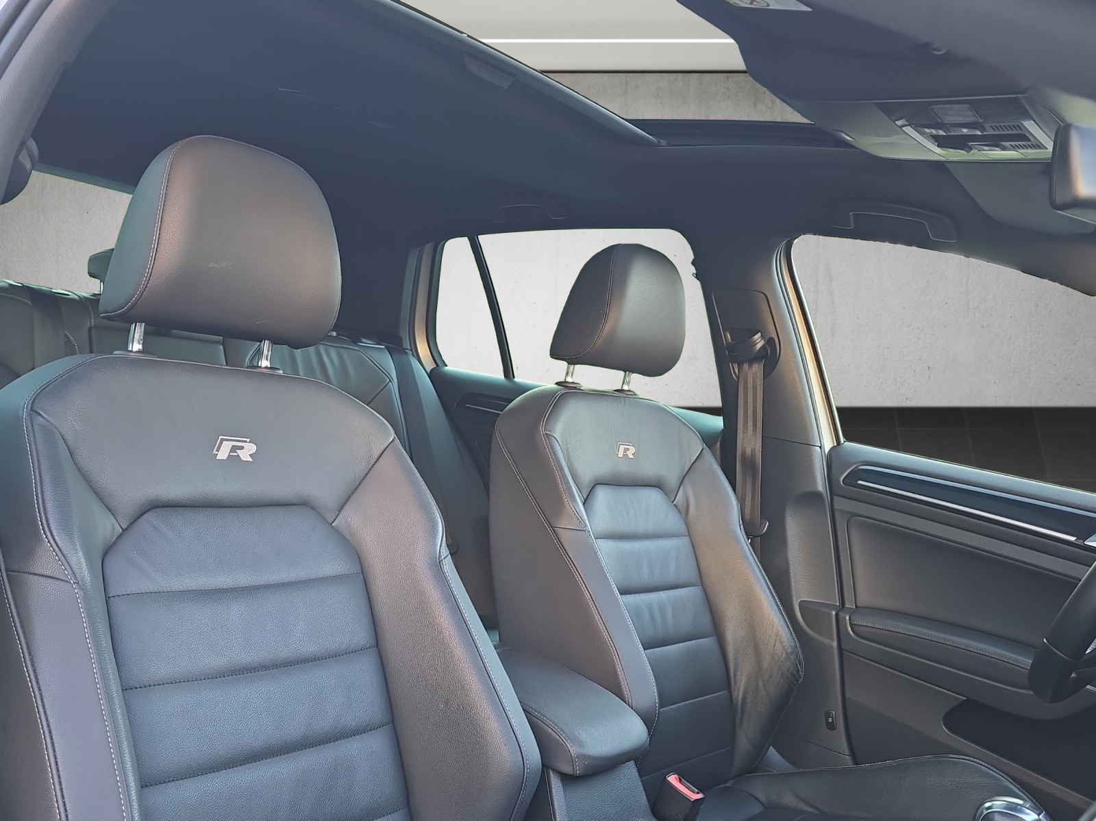 VW Golf 2.0 TSI R 4Motion DSG-image-10