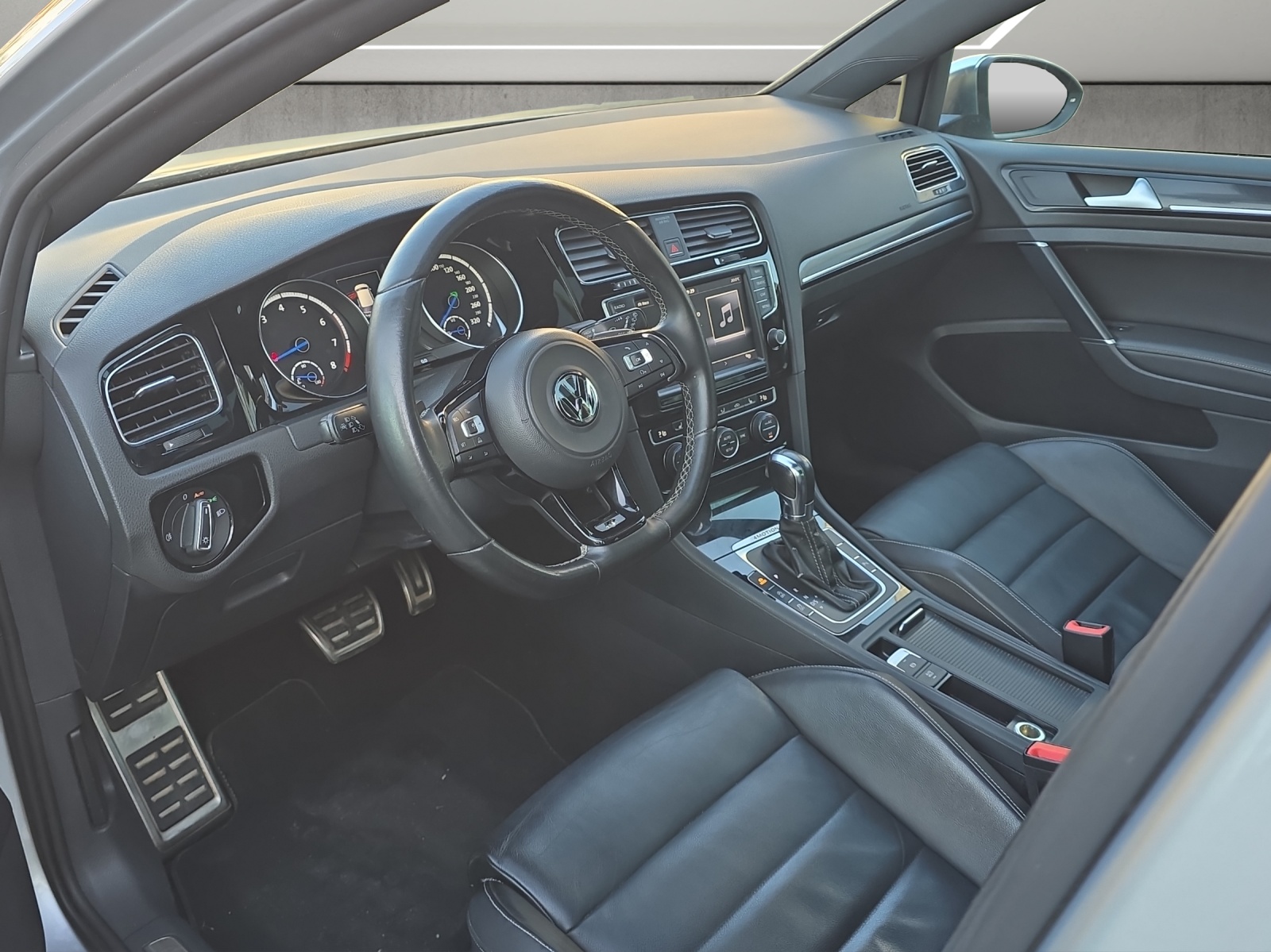 VW Golf 2.0 TSI R 4Motion DSG-image-8