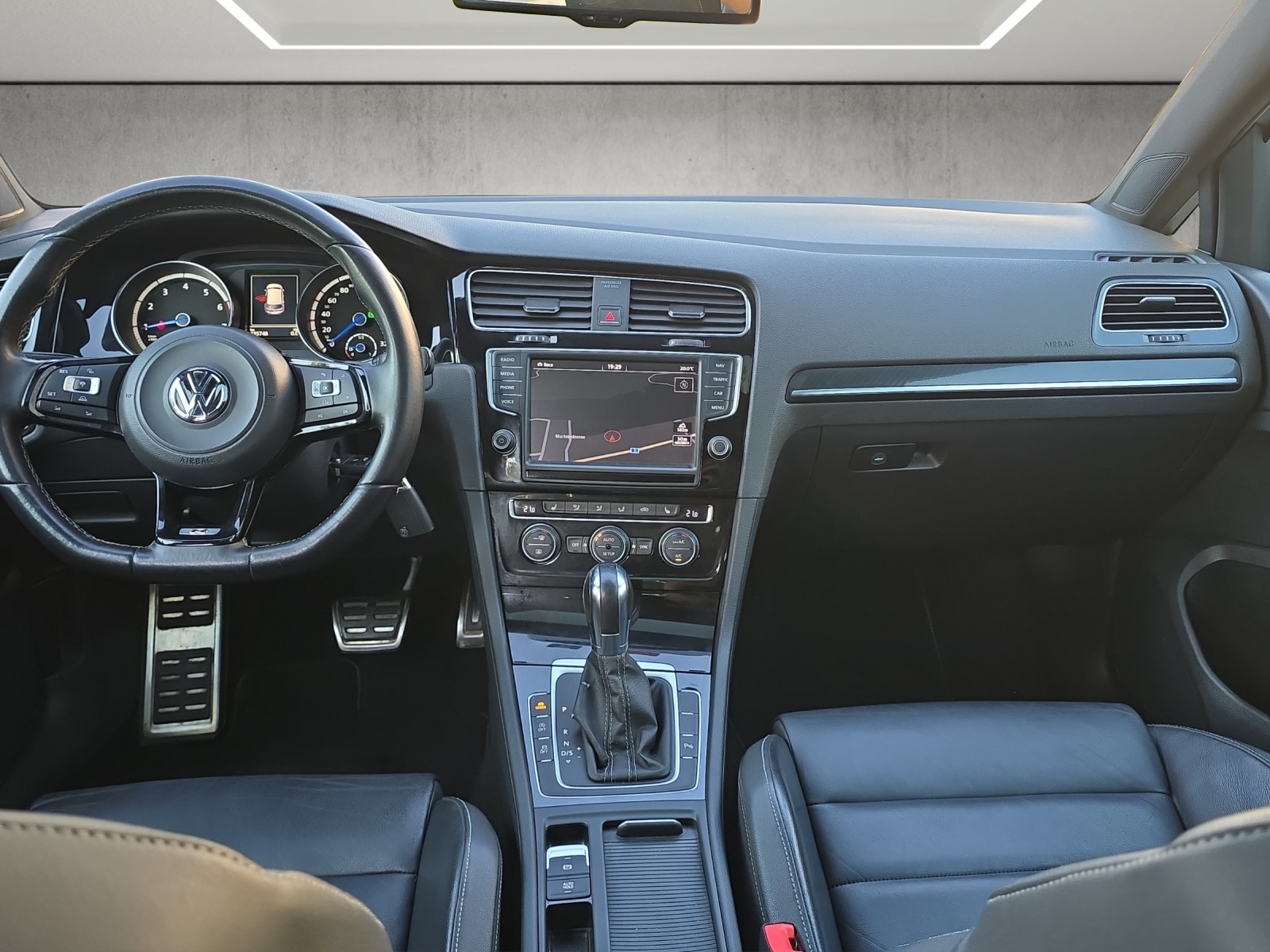 VW Golf 2.0 TSI R 4Motion DSG-image-9