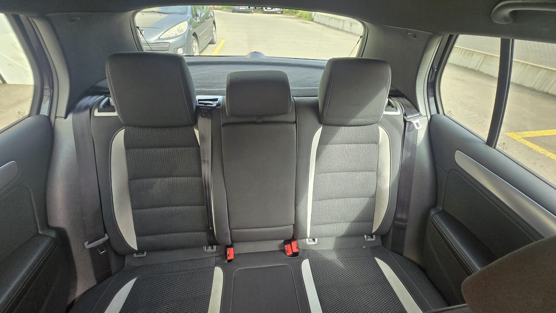 VW Golf 2.0 TSI R 4Motion DSG-image-12