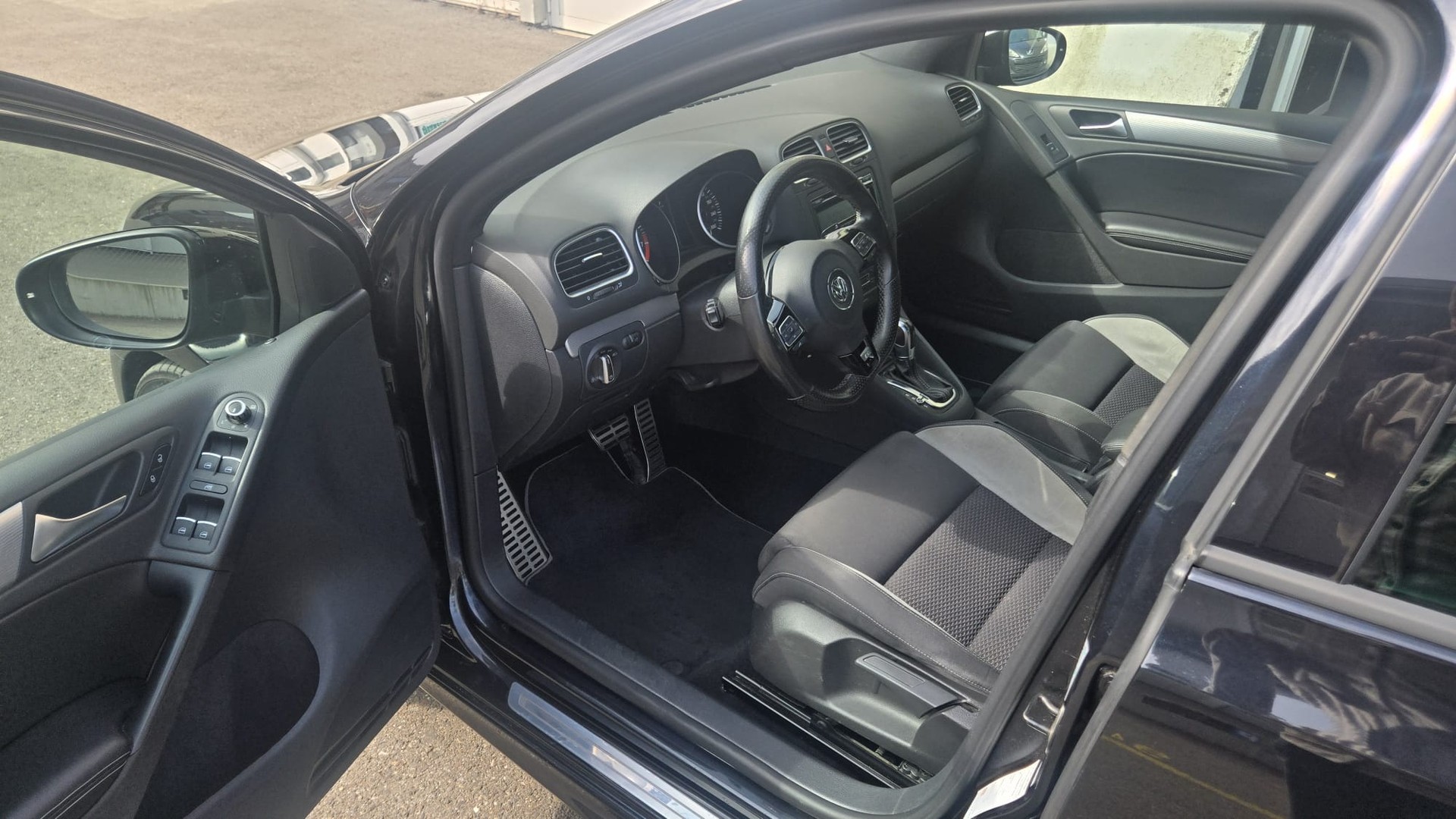VW Golf 2.0 TSI R 4Motion DSG-image-11