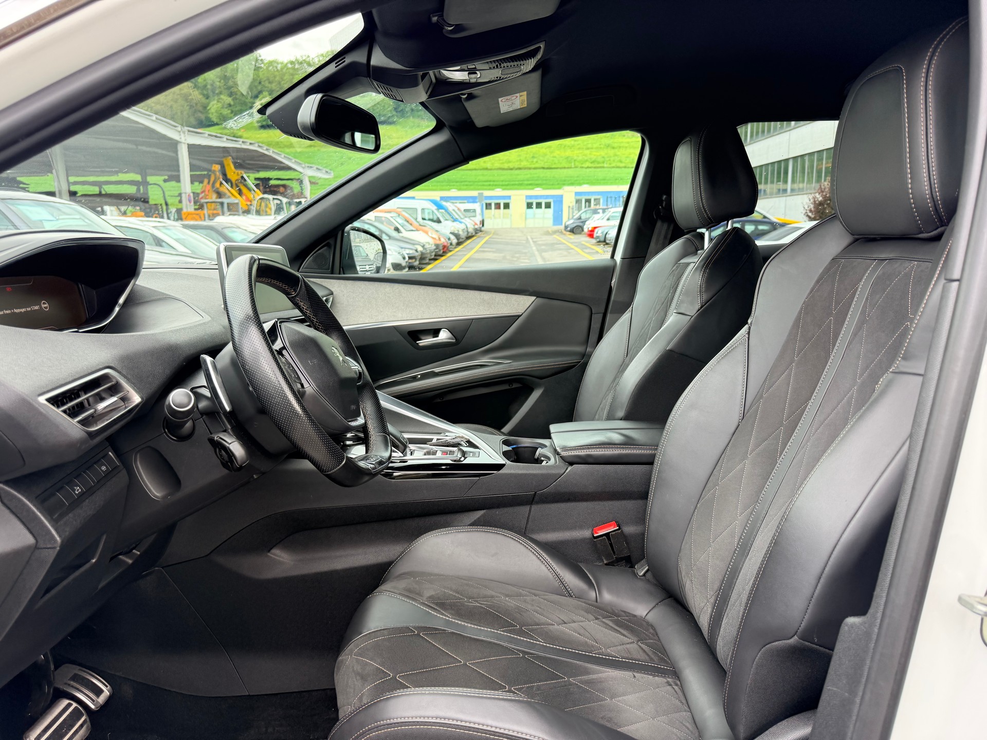 PEUGEOT 3008 2.0 BlueHDi GT EAT-image-13