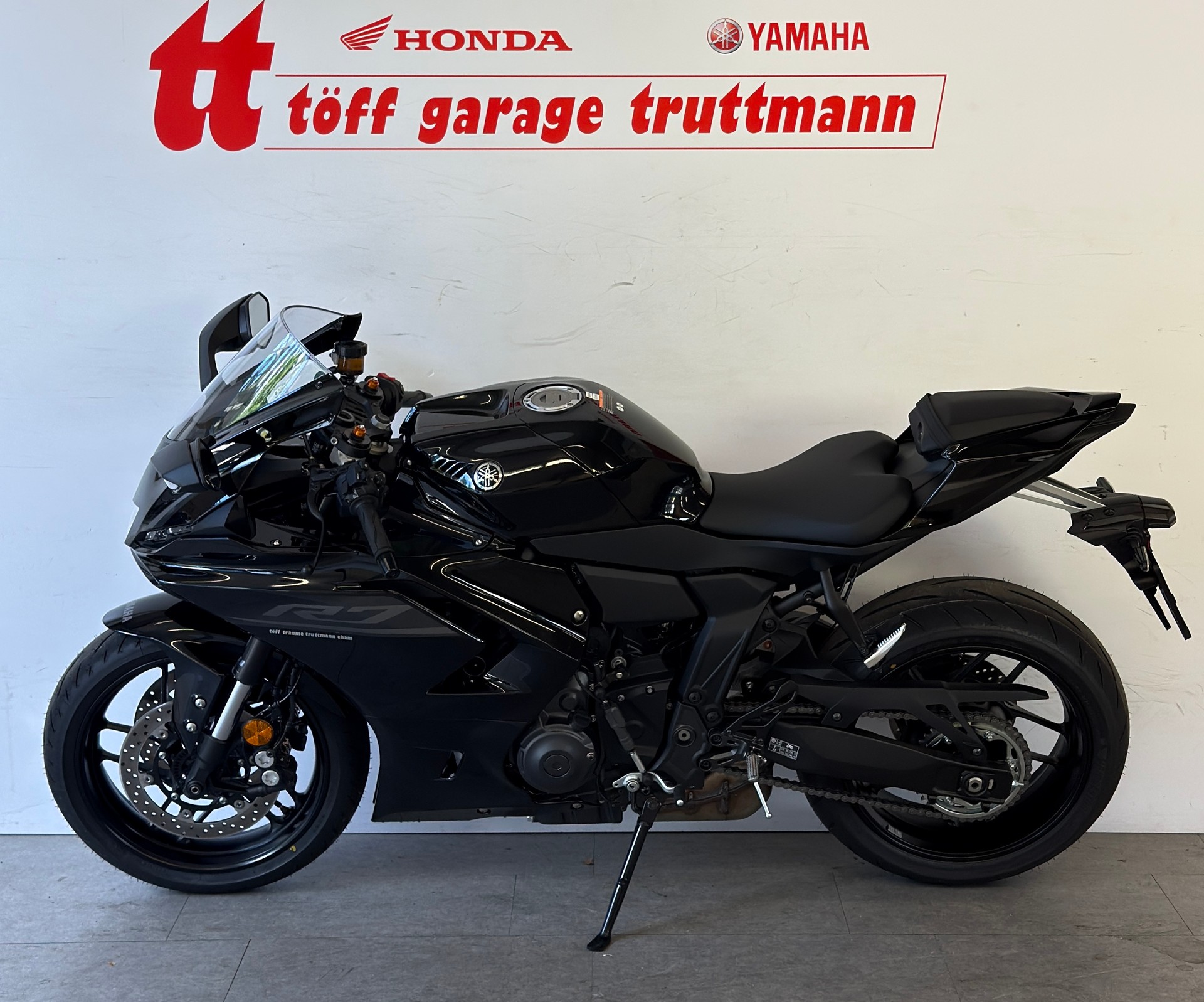 YAMAHA YZF-R7-image-1