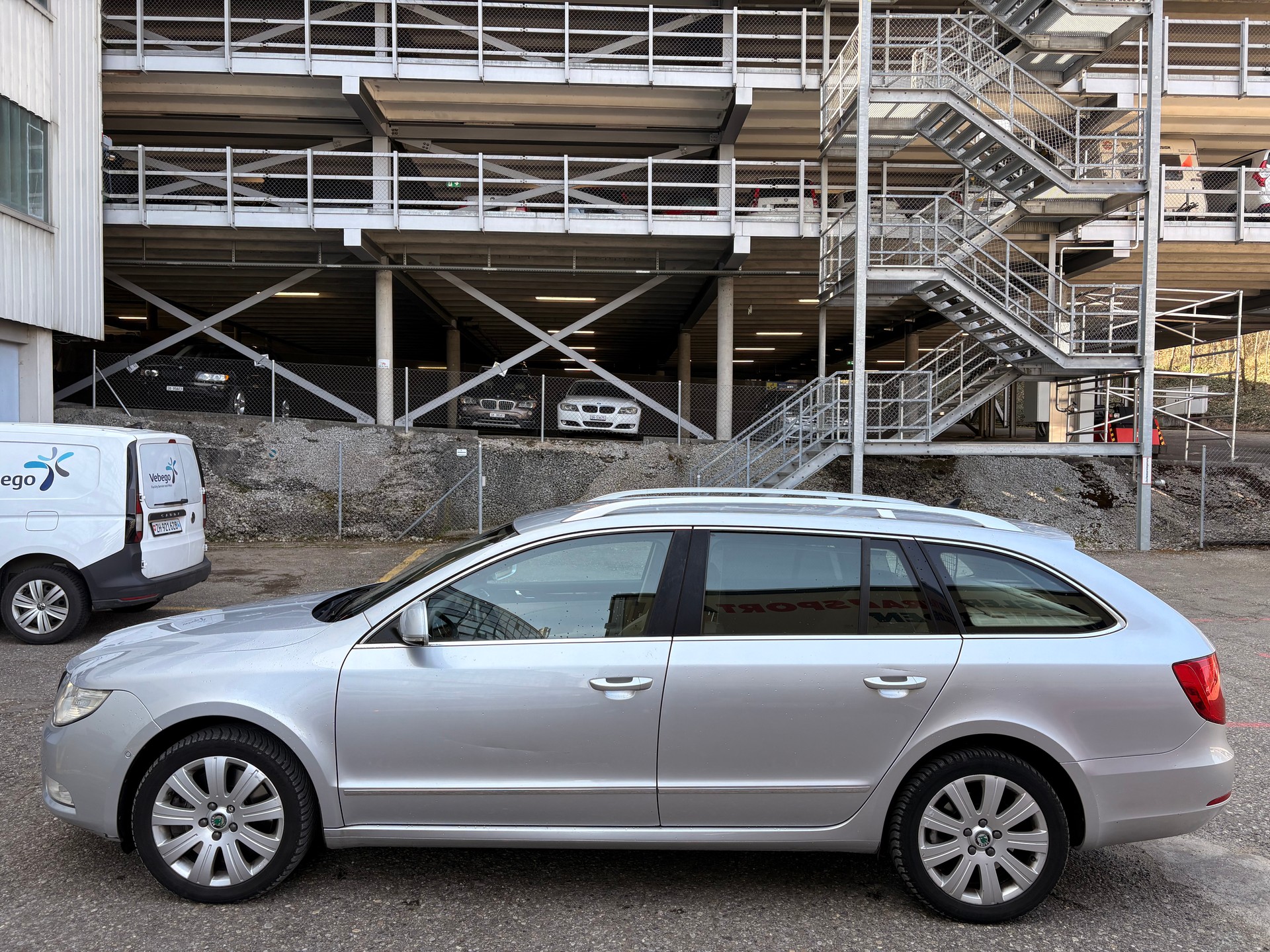 SKODA Superb Combi 3.6 FSI Elegance 4x4 DSG-image-6