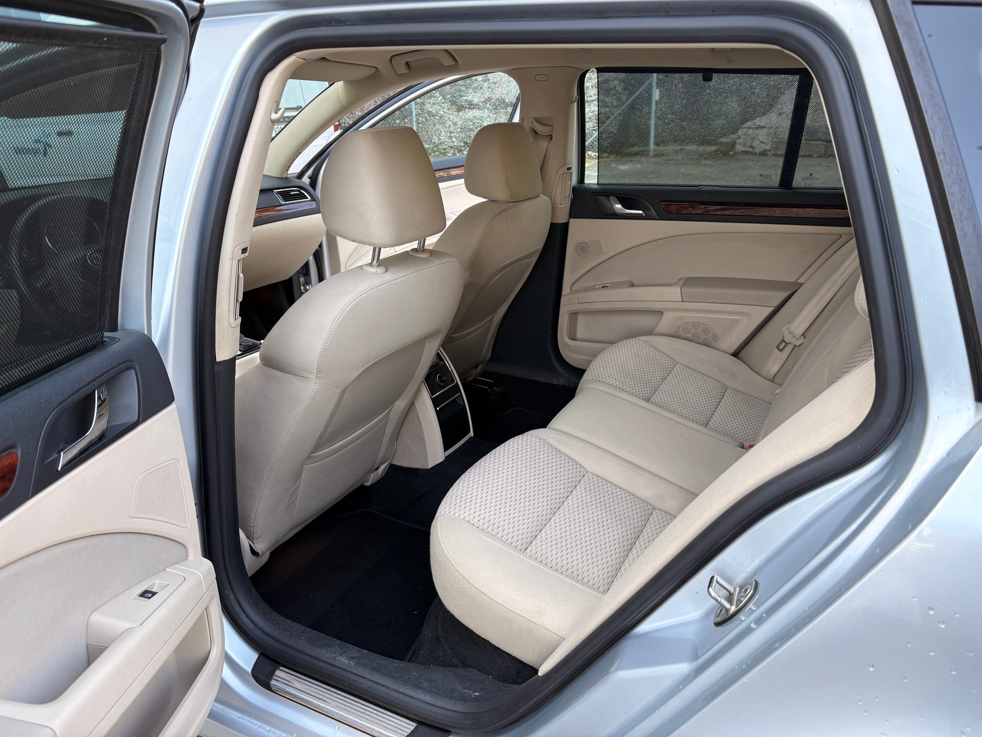 SKODA Superb Combi 3.6 FSI Elegance 4x4 DSG-image-13