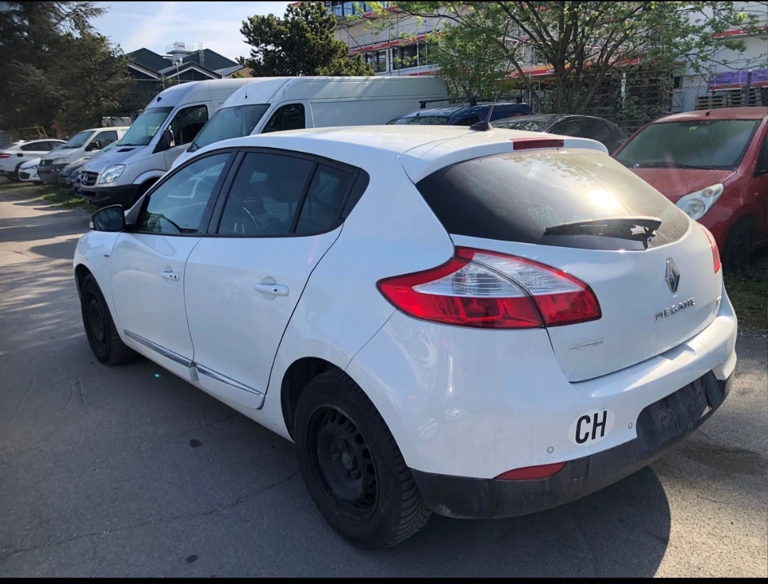 RENAULT Mégane 1.2 16V Turbo Bose-image-4