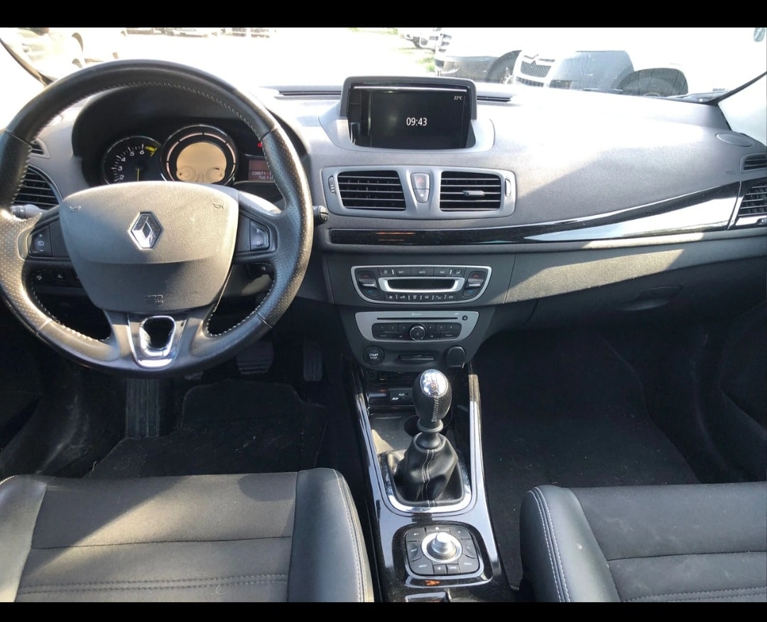 RENAULT Mégane 1.2 16V Turbo Bose-image-6