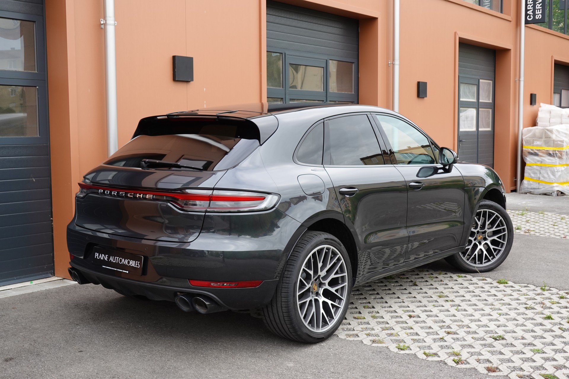 PORSCHE Macan Turbo PDK - "CH Auto * Pack Chrono * Sièges 18 Pos. * Caméra 360' * Echap. Sport"-image-5