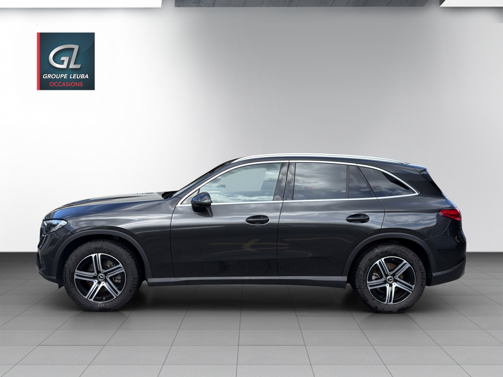 MERCEDES-BENZ GLC 200 4Matic 9G-Tronic-showroom-element-2