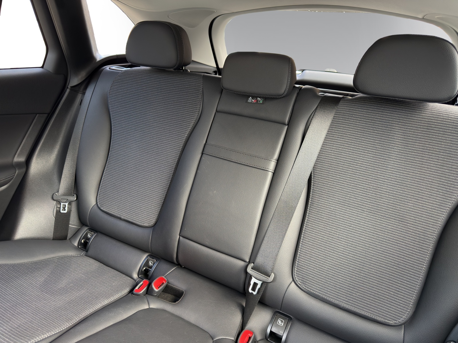 MERCEDES-BENZ GLC 200 4Matic 9G-Tronic-image-11