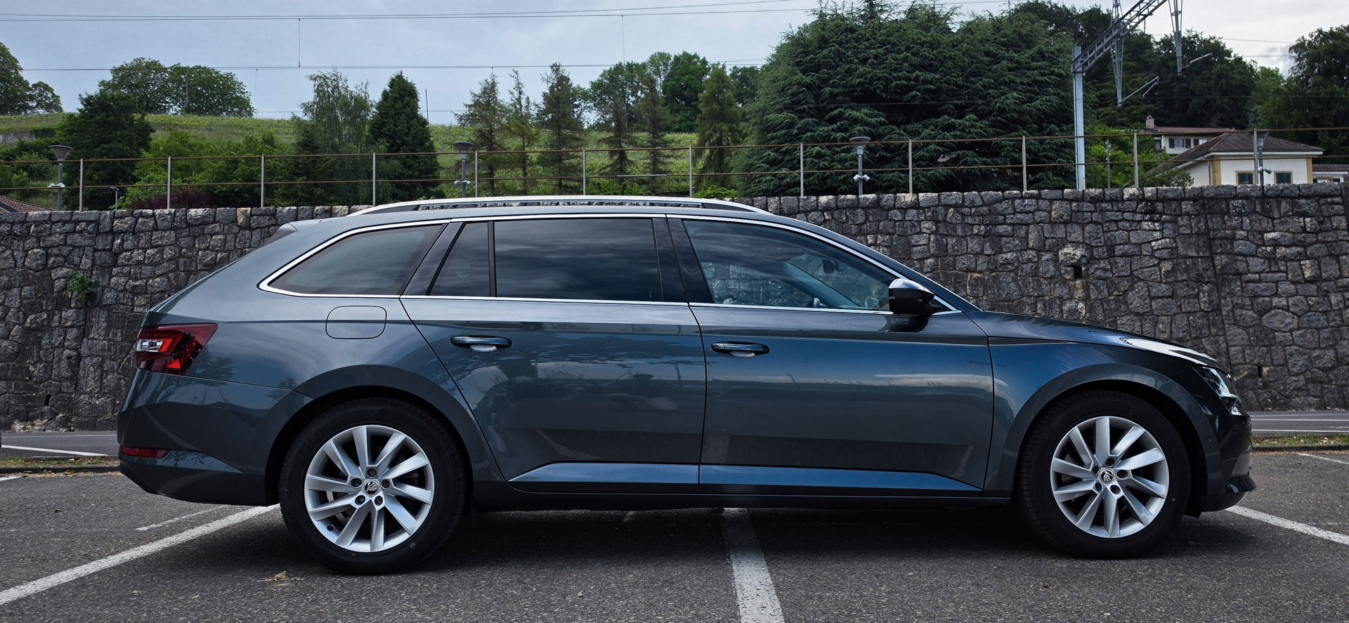 SKODA Superb Combi 2.0 TDI DSG-image-4