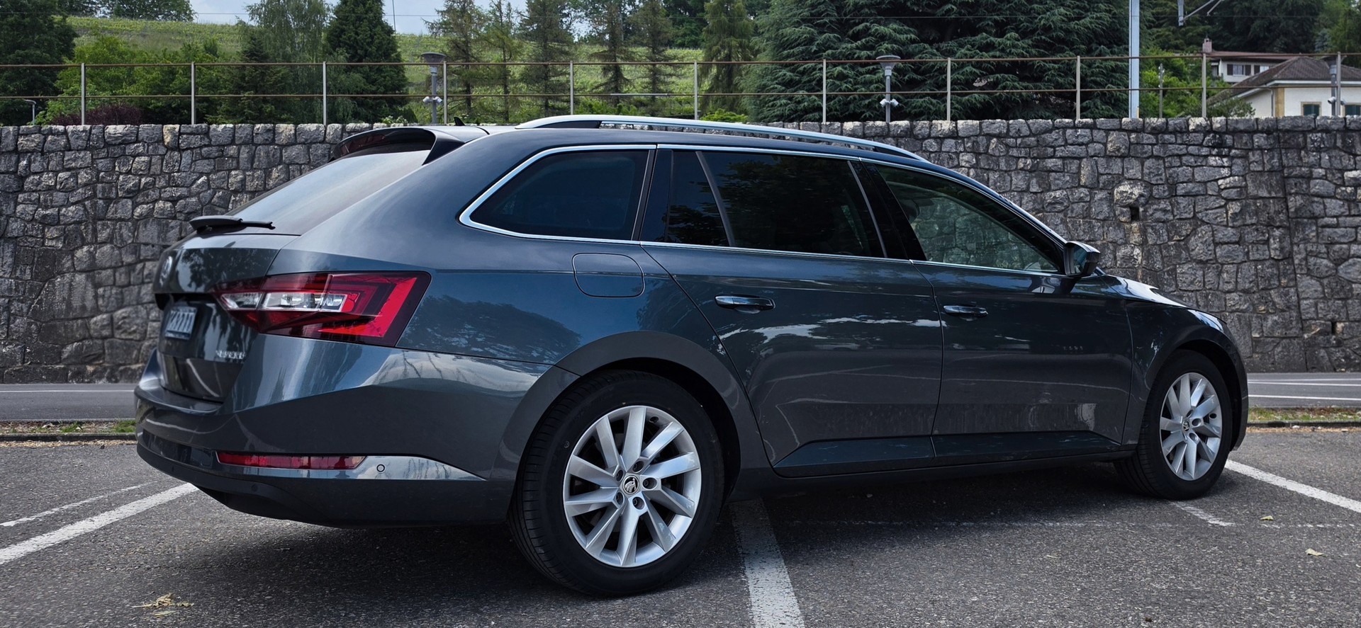 SKODA Superb Combi 2.0 TDI DSG-image-6