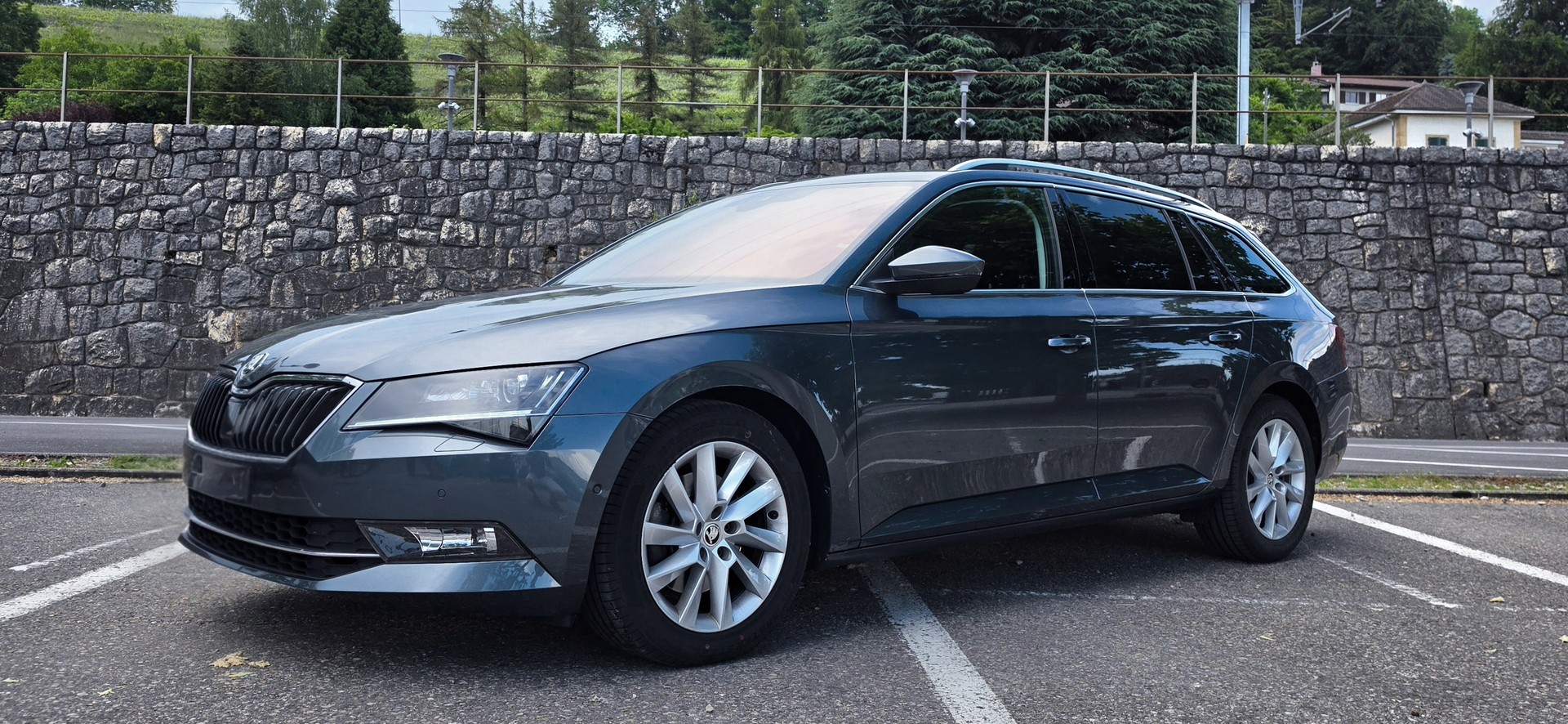 SKODA Superb Combi 2.0 TDI DSG-image-2