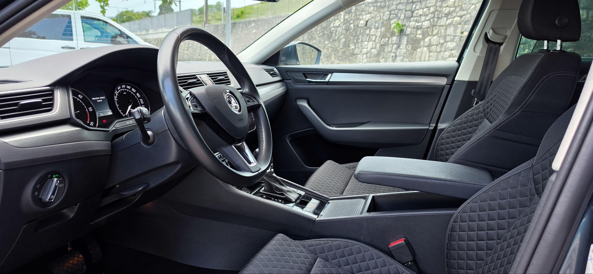 SKODA Superb Combi 2.0 TDI DSG-image-12