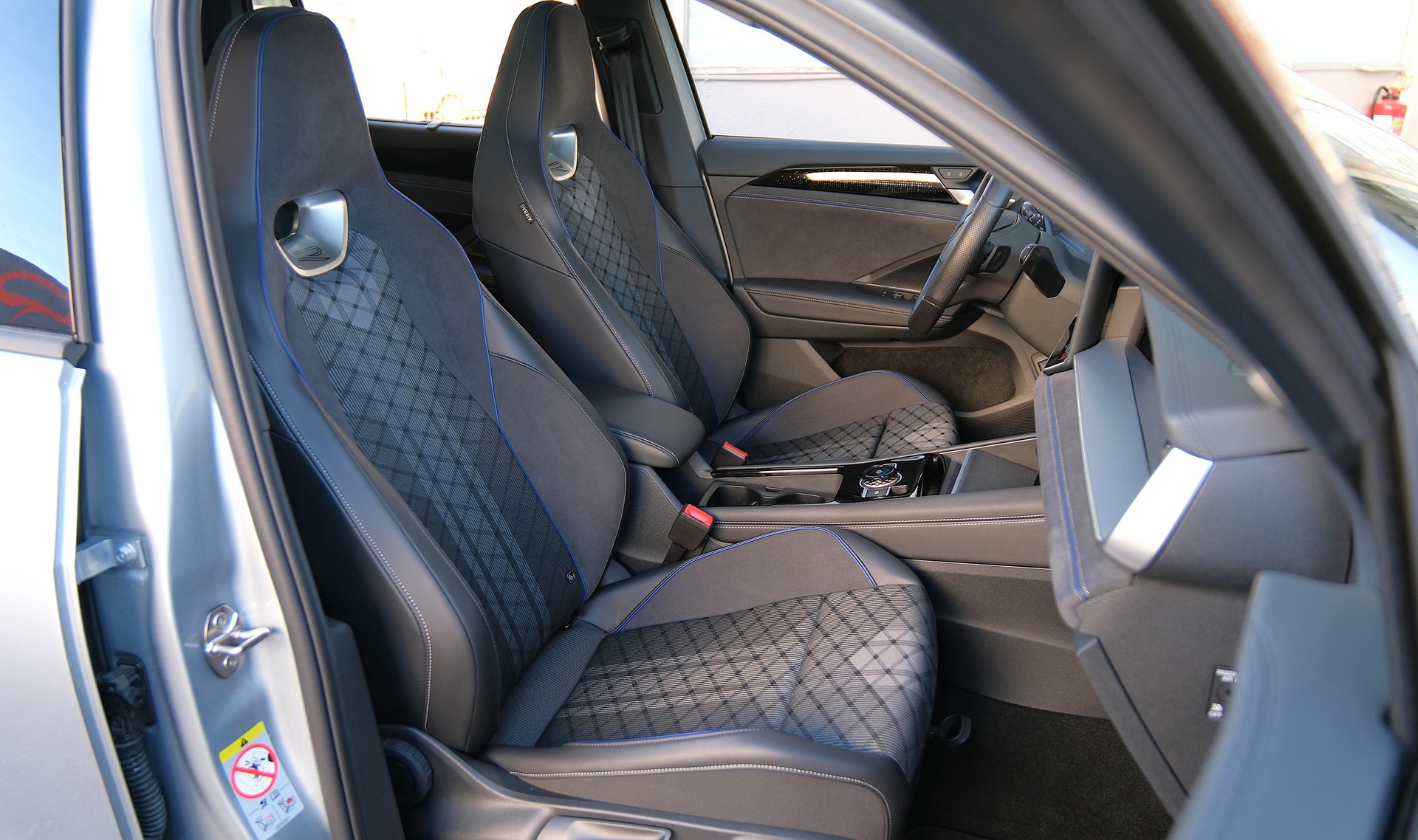 VW Tayron 2.0 TDI SCR R-Line 4Motion DSG-image-12