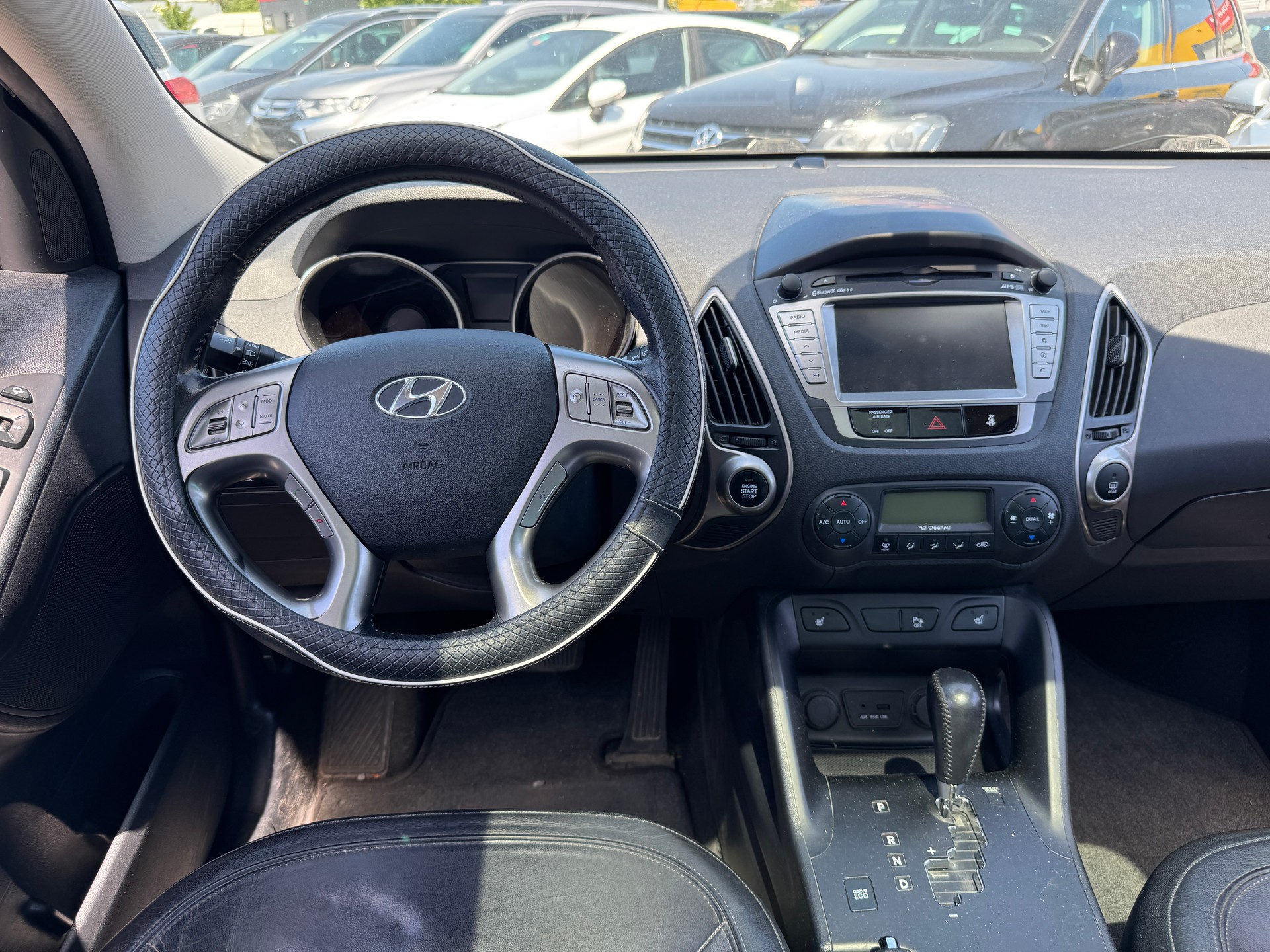 HYUNDAI iX 35 2.0 CRDi Premium 4WD Automatic-image-6