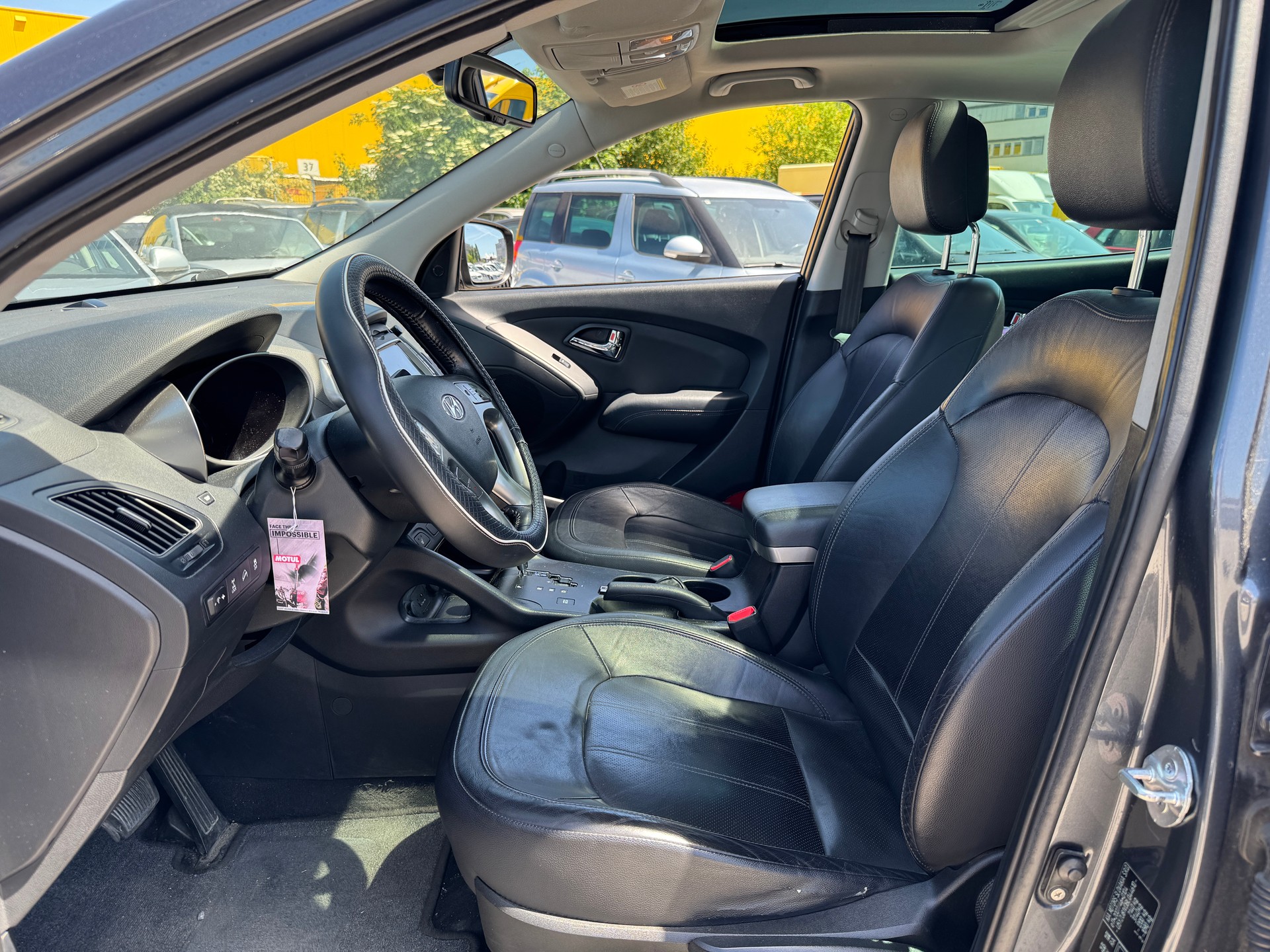 HYUNDAI iX 35 2.0 CRDi Premium 4WD Automatic-image-8