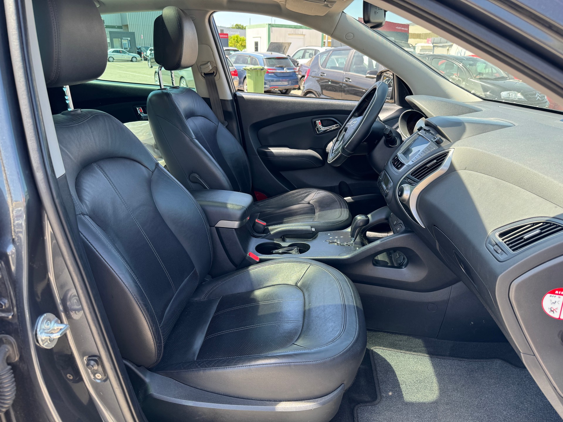 HYUNDAI iX 35 2.0 CRDi Premium 4WD Automatic-image-10