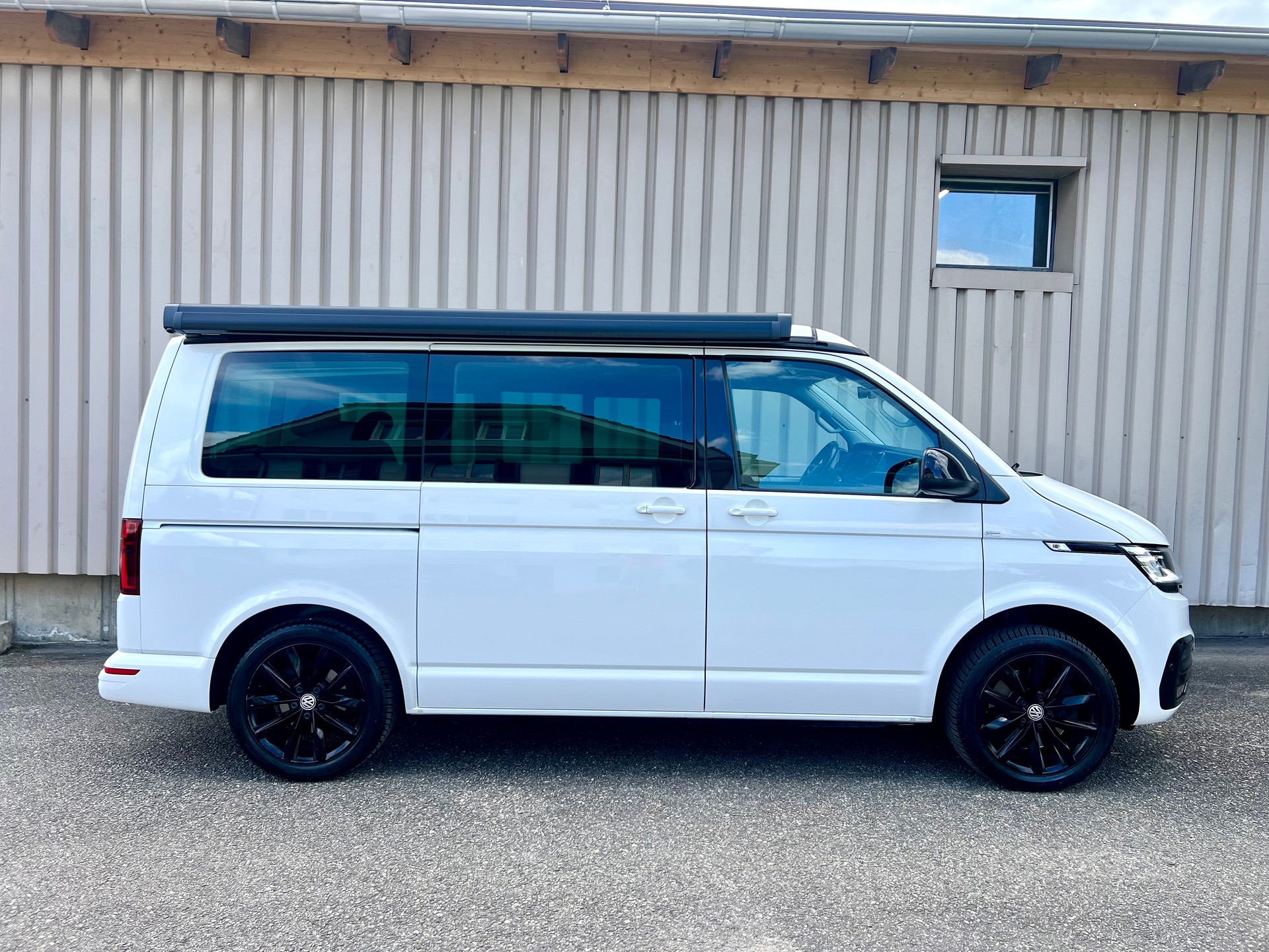 VW T6.1 California 2.0 TDI Beach Edition Liberty 4Motion DSG by Nutzfahrzeugcenter Seetal-image-10