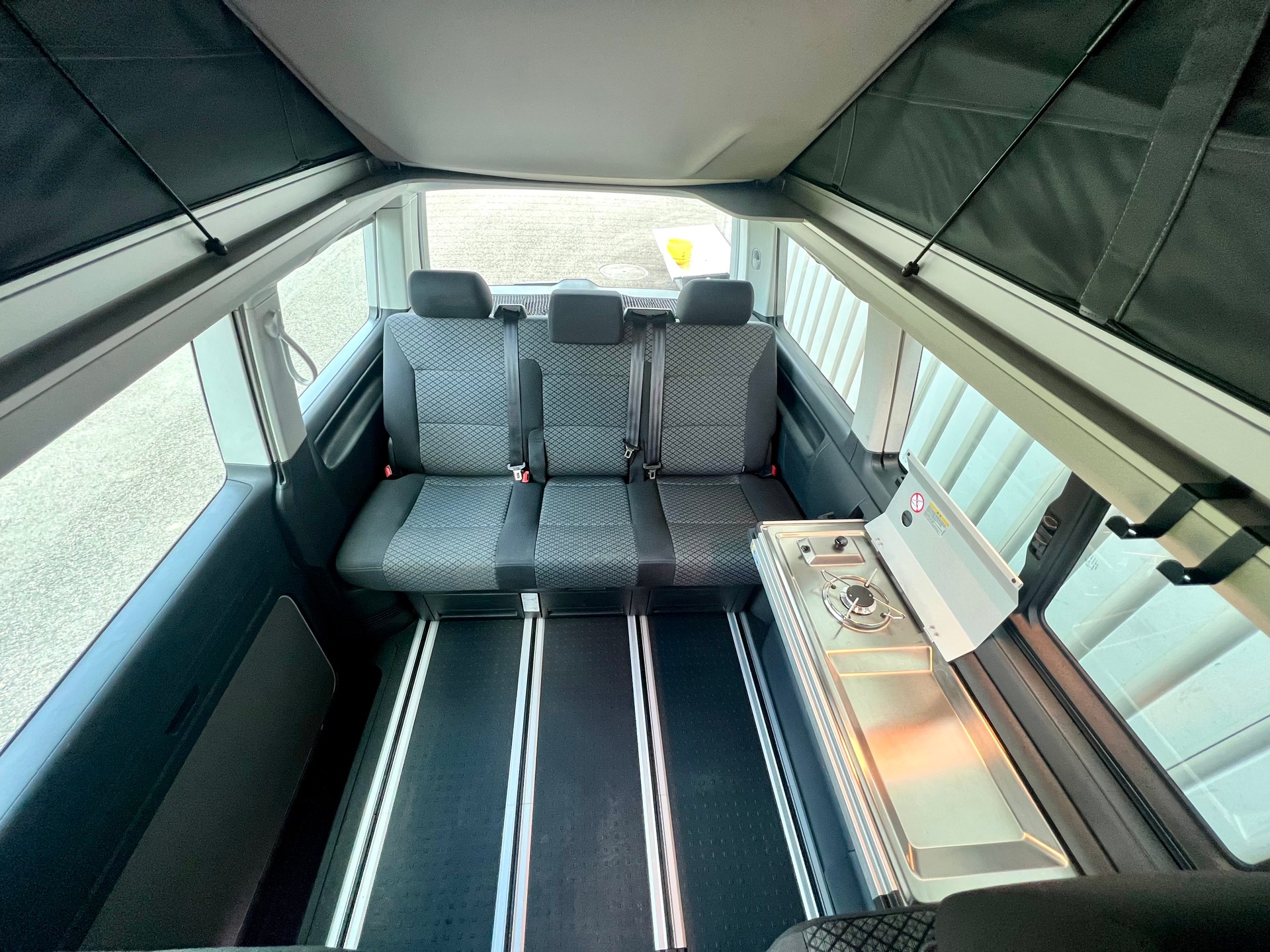 VW T6.1 California 2.0 TDI Beach Edition Liberty 4Motion DSG by Nutzfahrzeugcenter Seetal-image-13