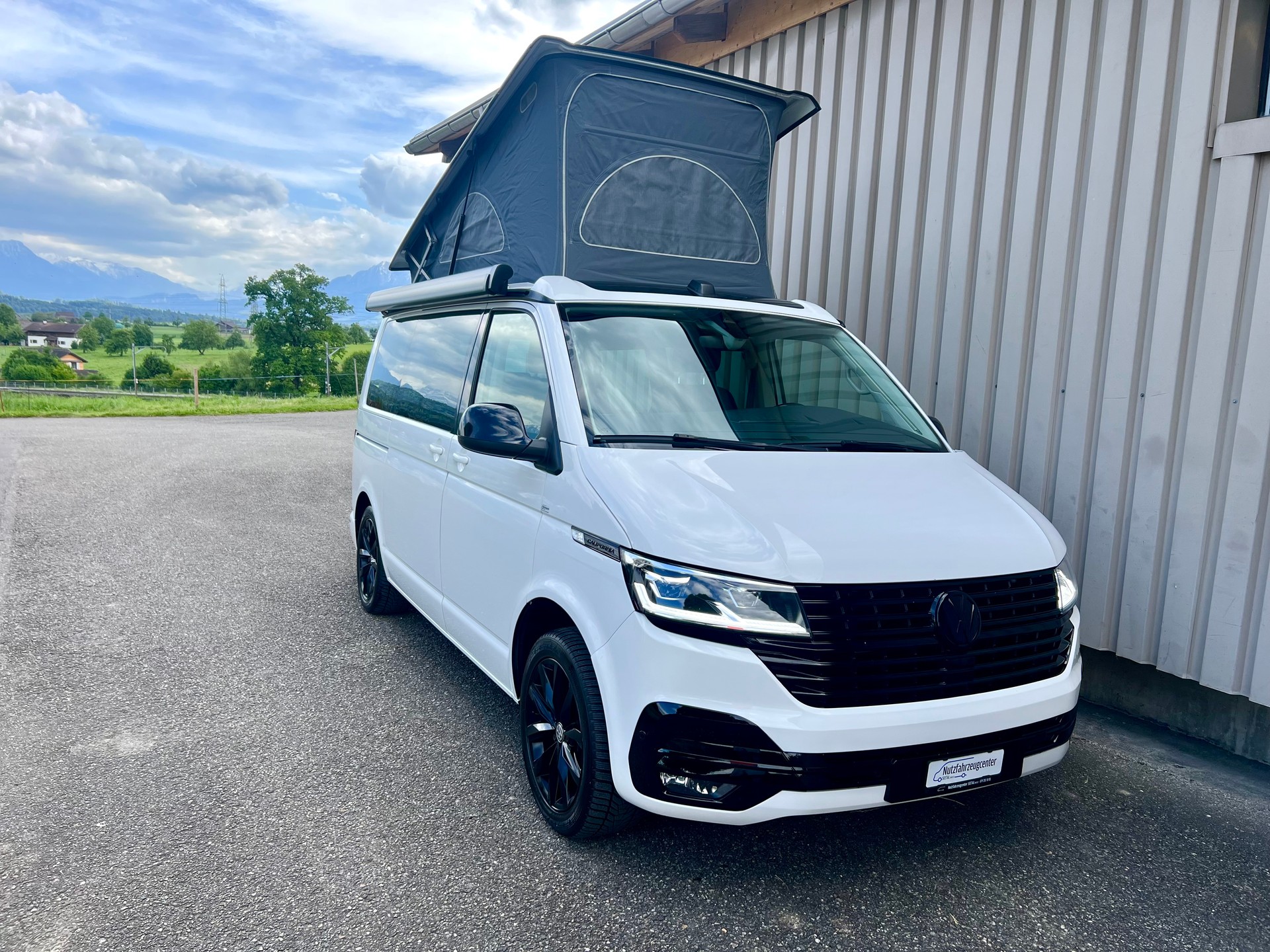 VW T6.1 California 2.0 TDI Beach Edition Liberty 4Motion DSG by Nutzfahrzeugcenter Seetal-image-1
