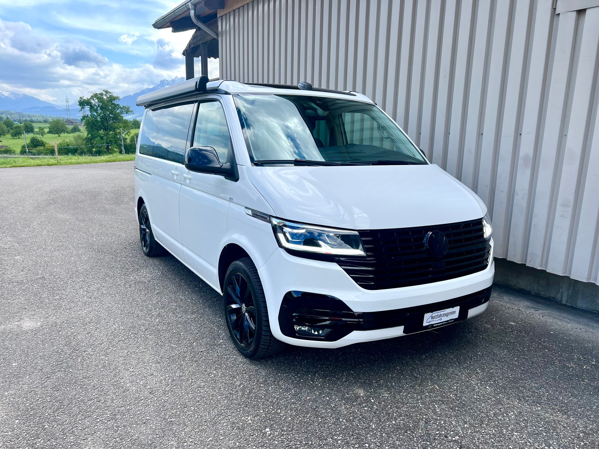 VW T6.1 California 2.0 TDI Beach Edition Liberty 4Motion DSG by Nutzfahrzeugcenter Seetal-image-9