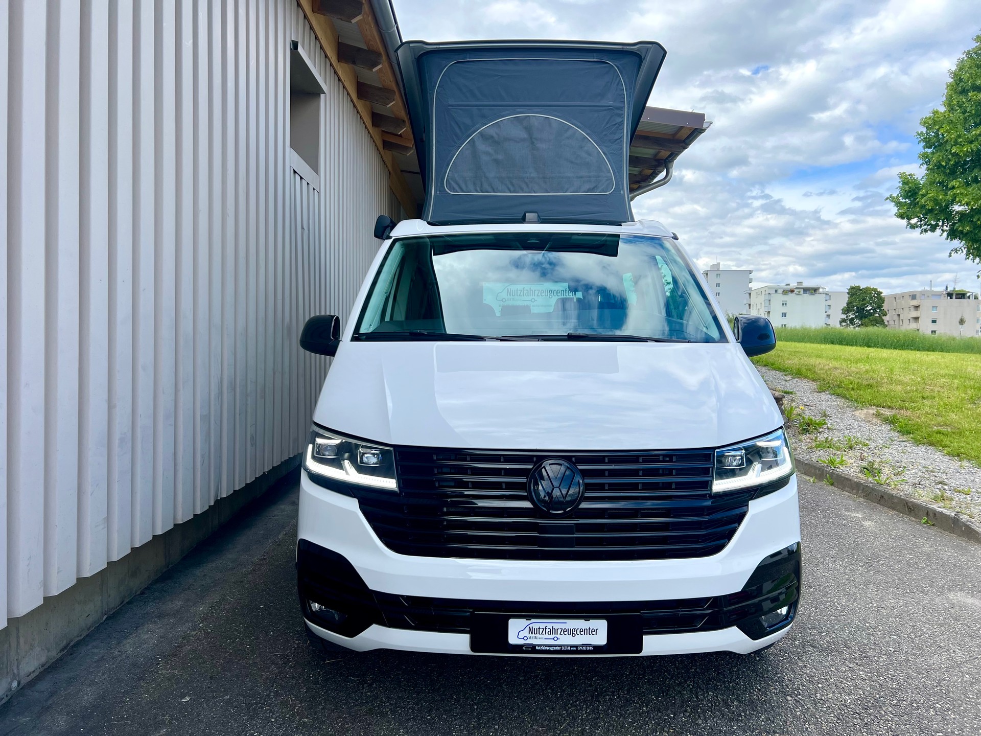 VW T6.1 California 2.0 TDI Beach Edition Liberty 4Motion DSG by Nutzfahrzeugcenter Seetal-image-3