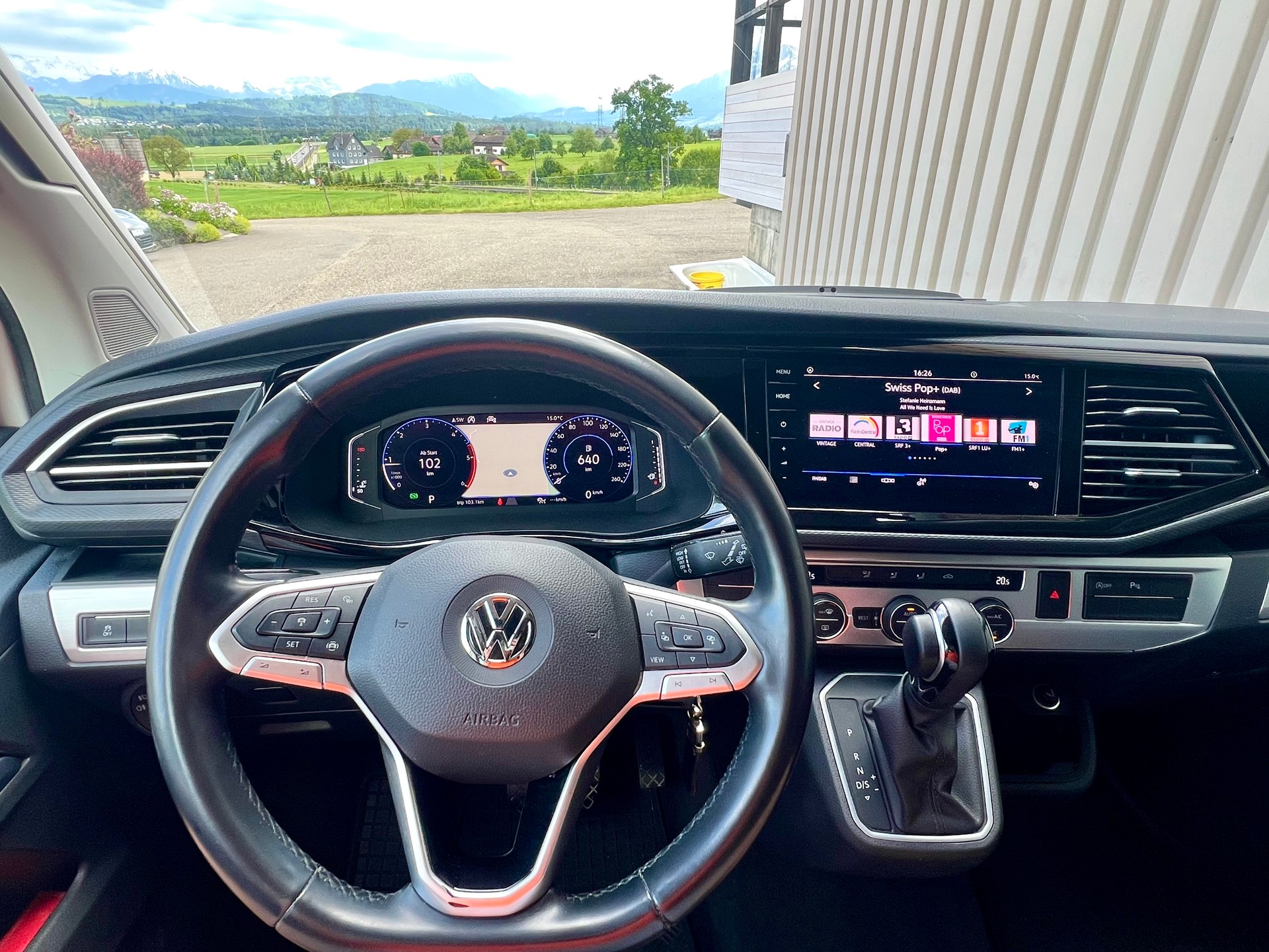 VW T6.1 California 2.0 TDI Beach Edition Liberty 4Motion DSG by Nutzfahrzeugcenter Seetal-image-14