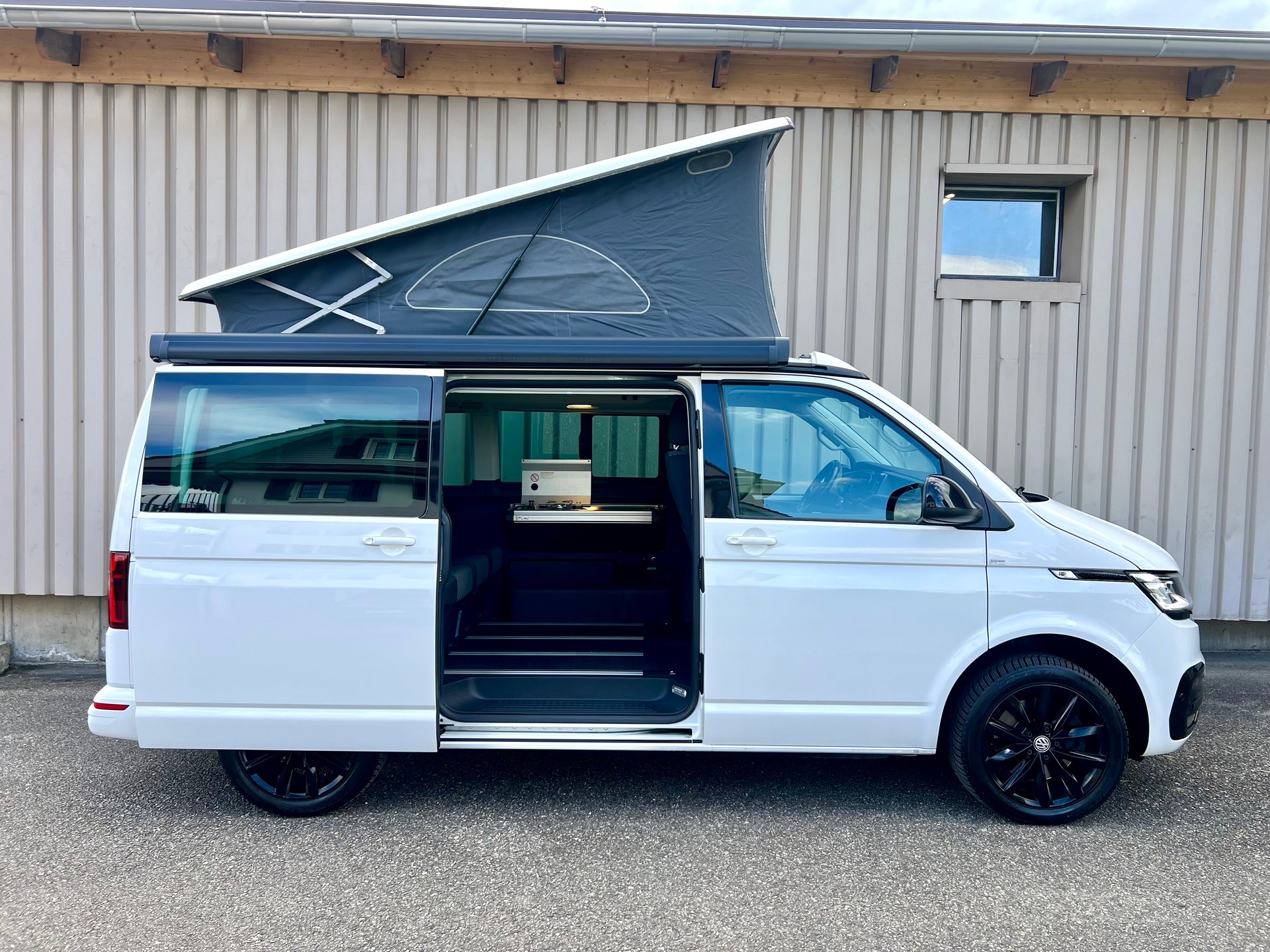 VW T6.1 California 2.0 TDI Beach Edition Liberty 4Motion DSG by Nutzfahrzeugcenter Seetal-image-8