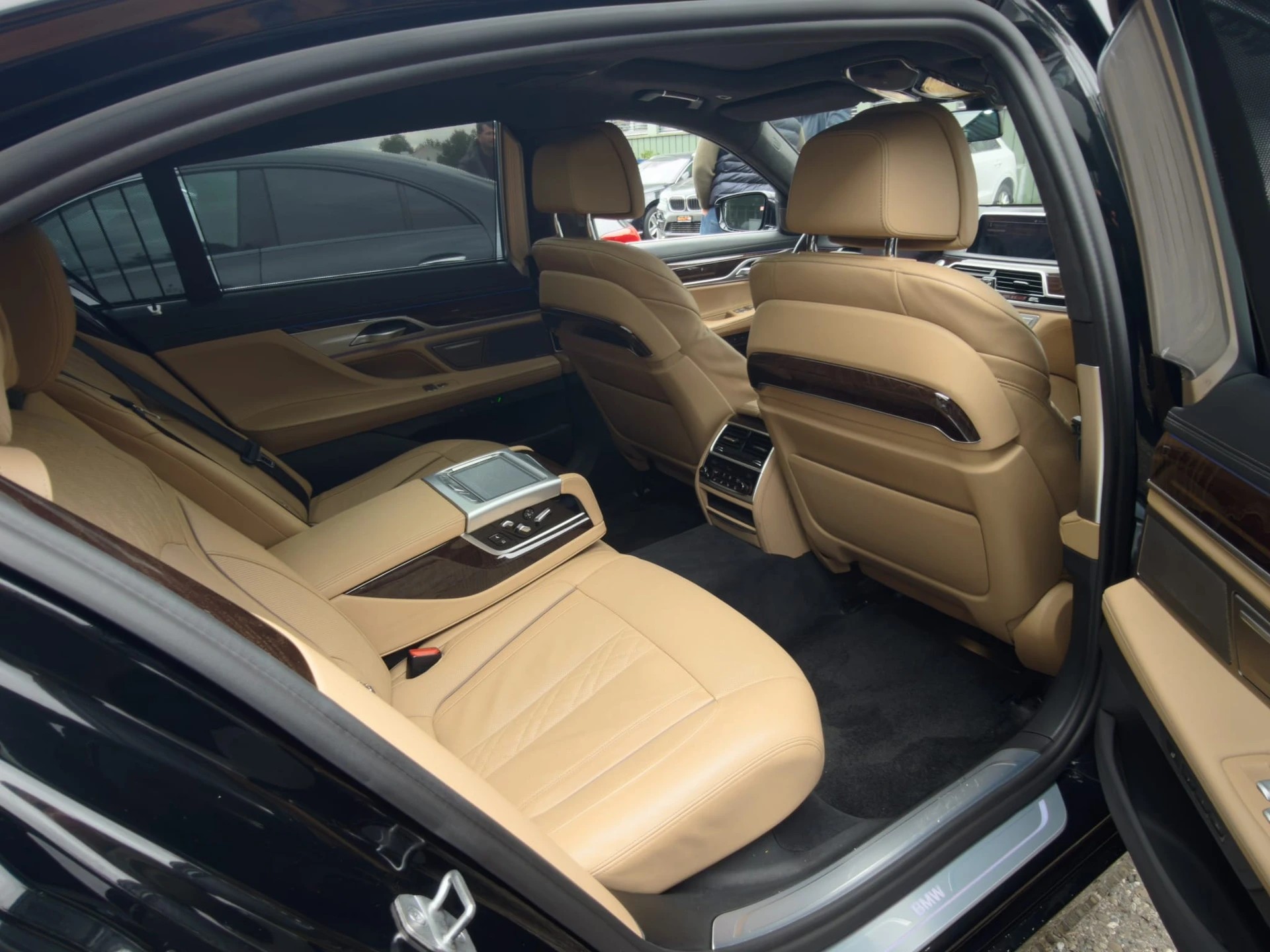 BMW 740Ld xDrive SAG CH FAHRZEUG-image-14