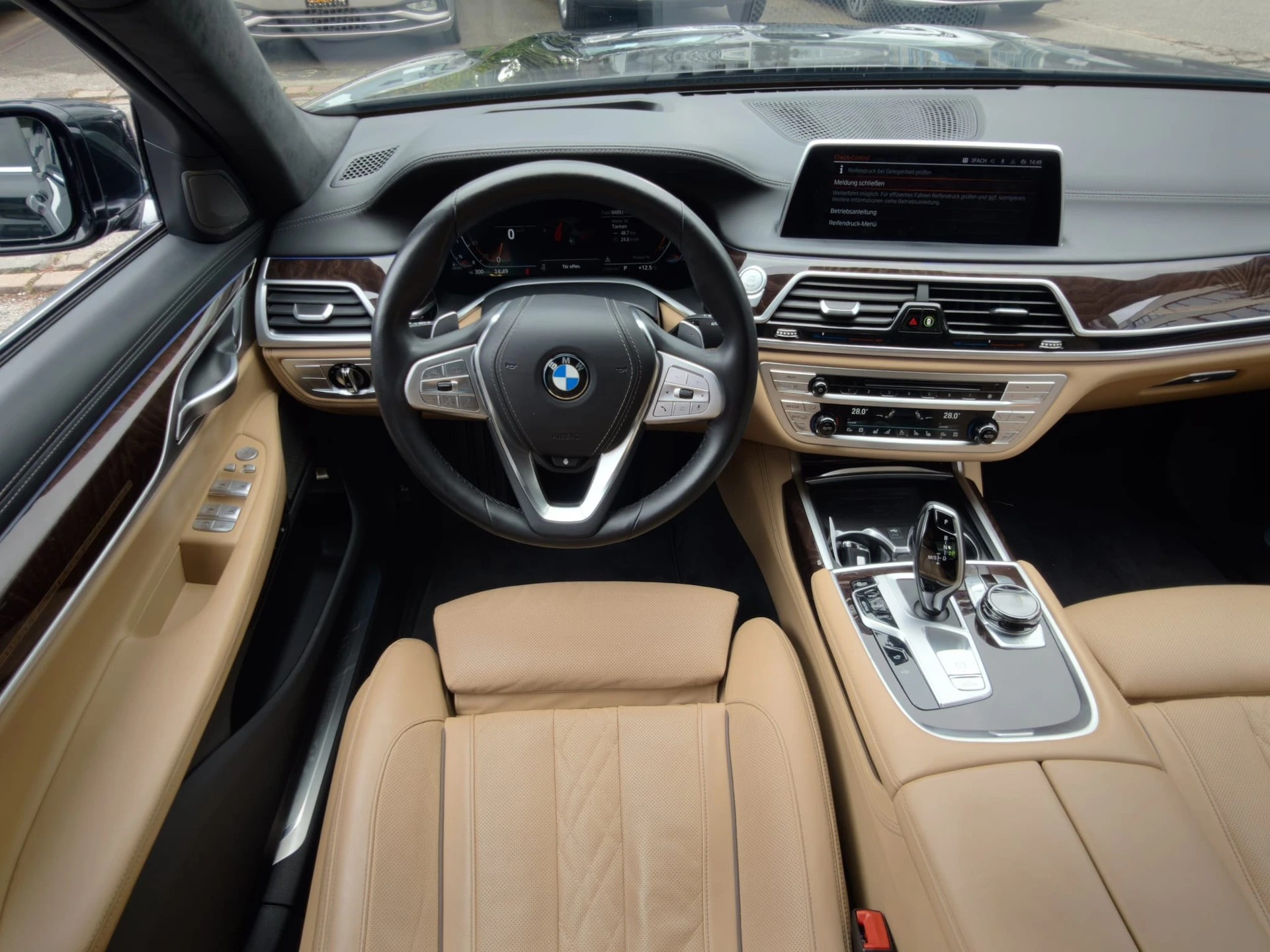 BMW 740Ld xDrive SAG CH FAHRZEUG-image-7