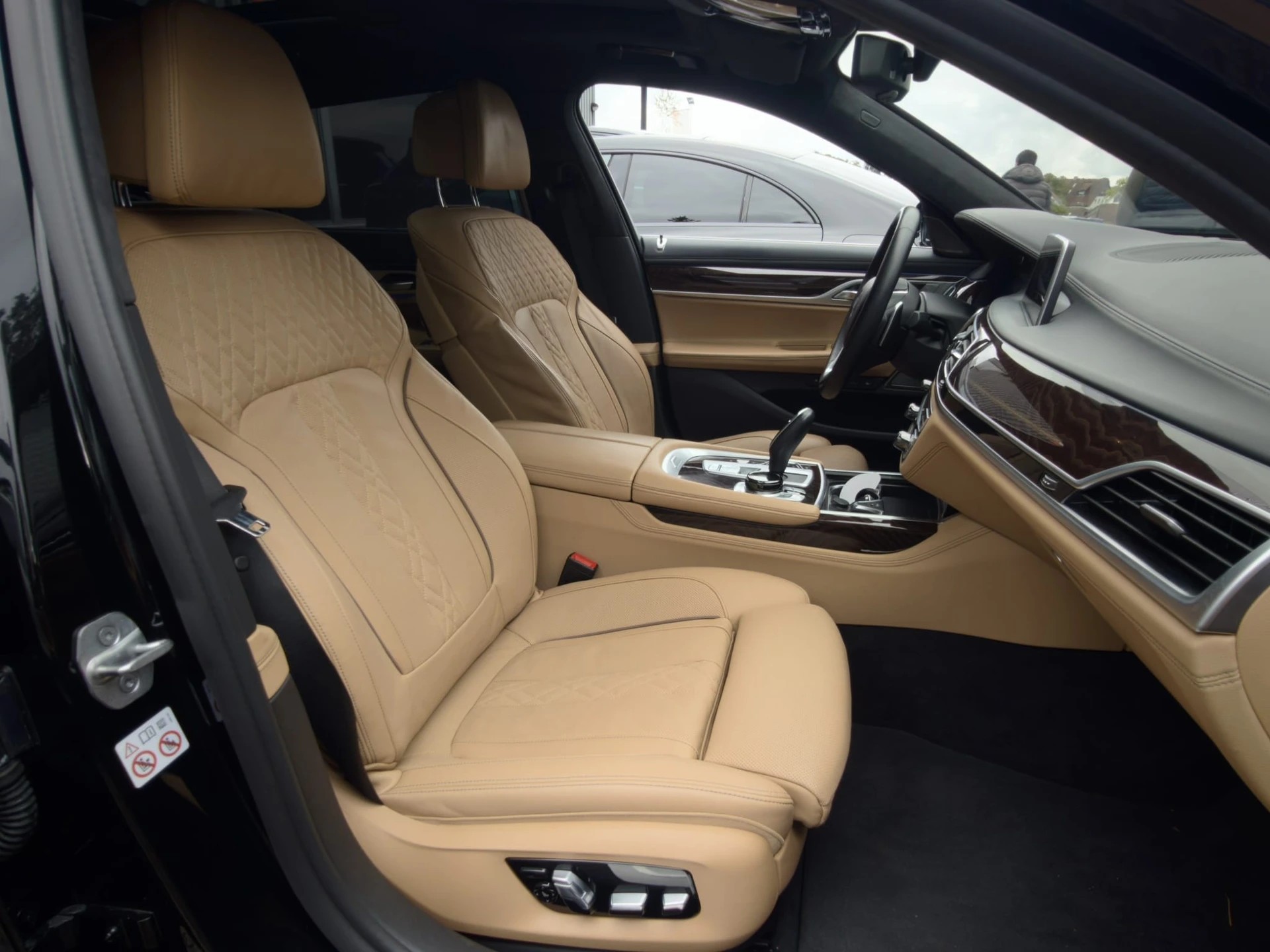 BMW 740Ld xDrive SAG CH FAHRZEUG-image-13