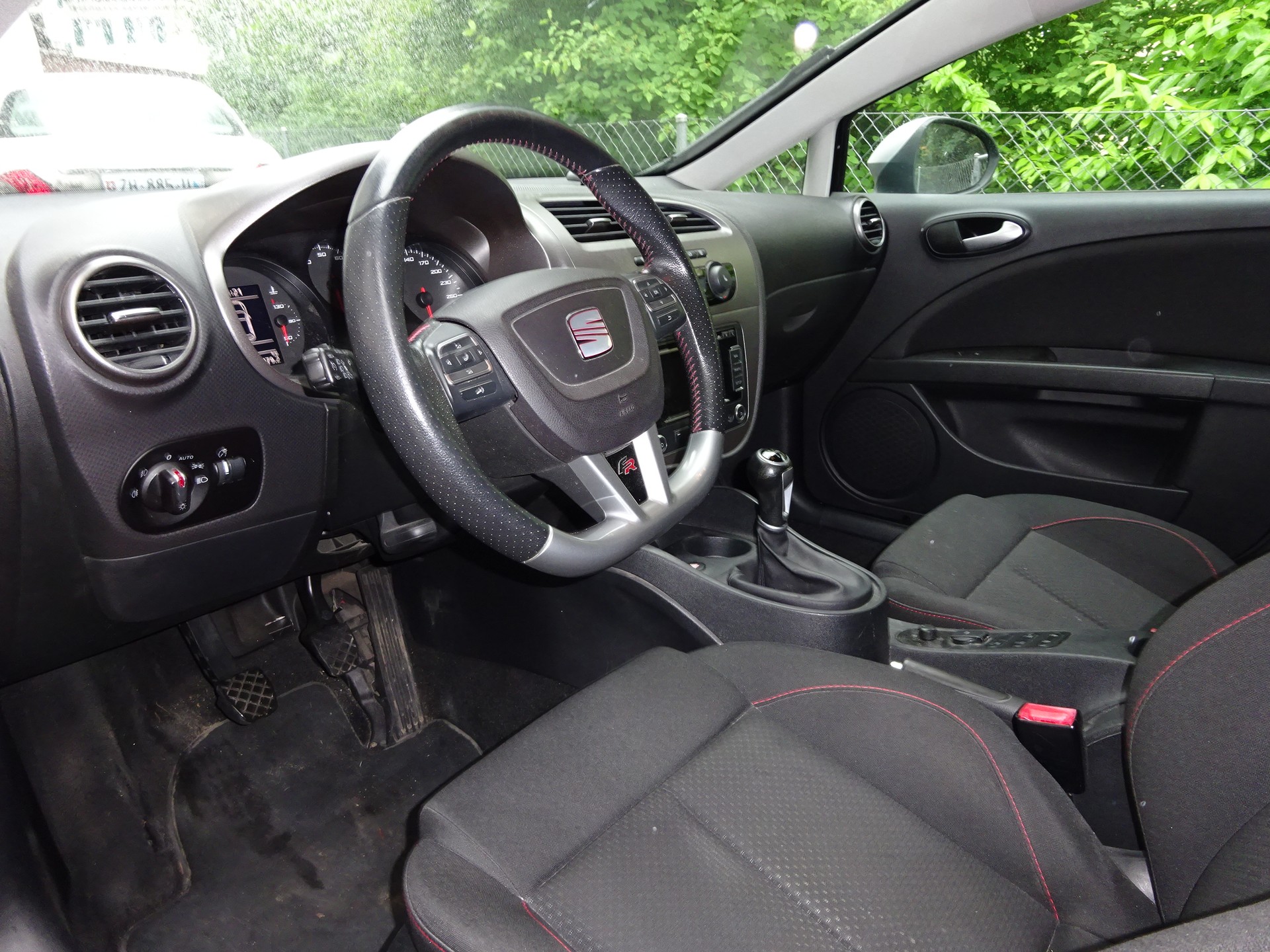SEAT Leon 2.0 TSI FR-image-1