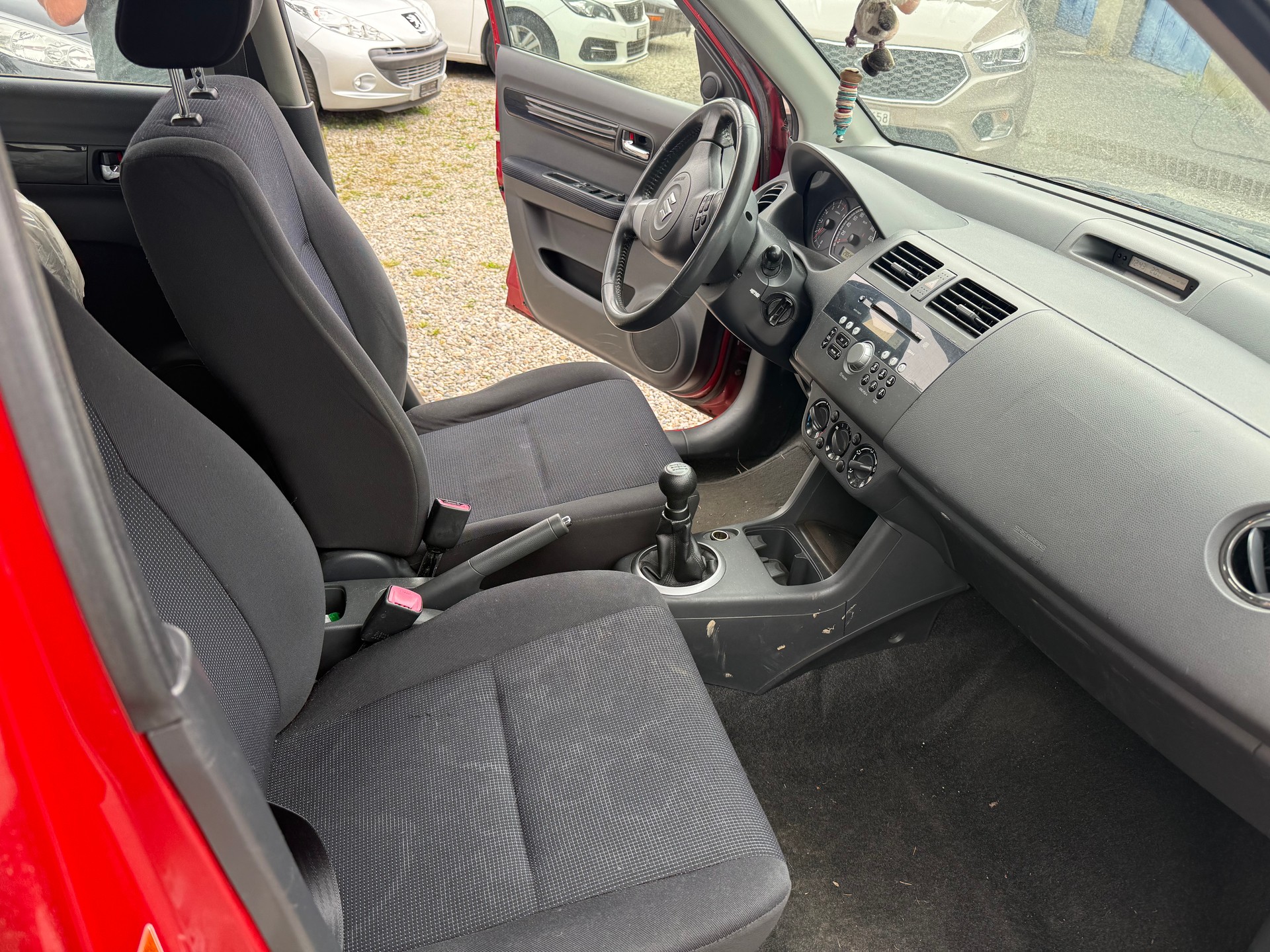 SUZUKI Swift 1.3i 16V GL-image-1