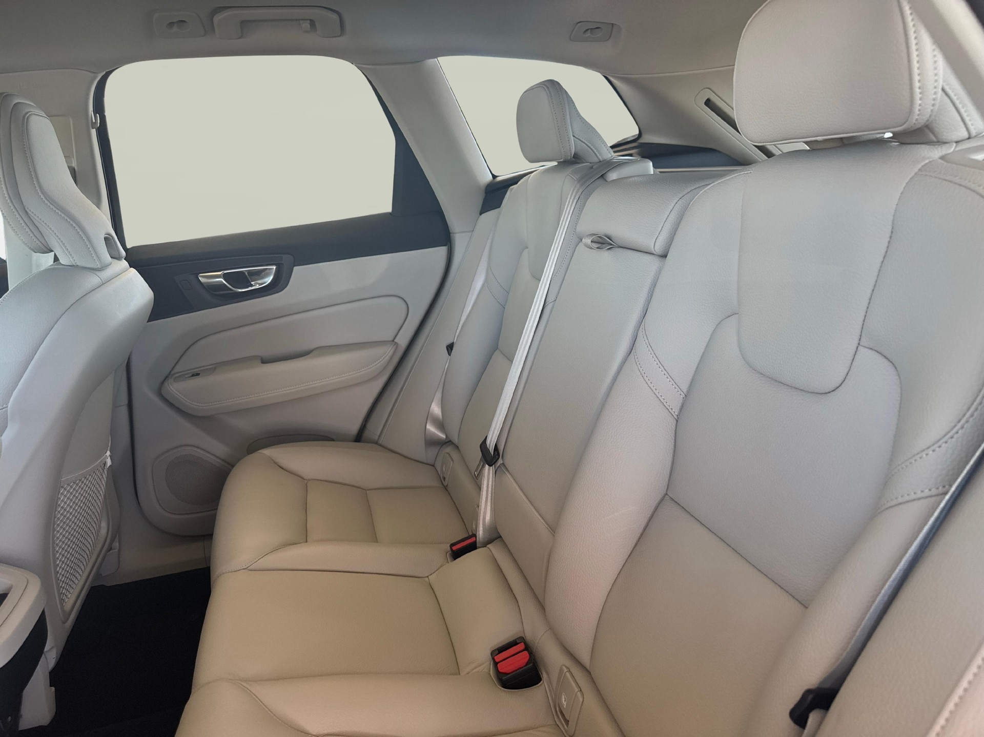 VOLVO XC60 2.0 B5 MH Plus Bright AWD / Jetzt mit attraktivem 1.9% Leasing!-image-10