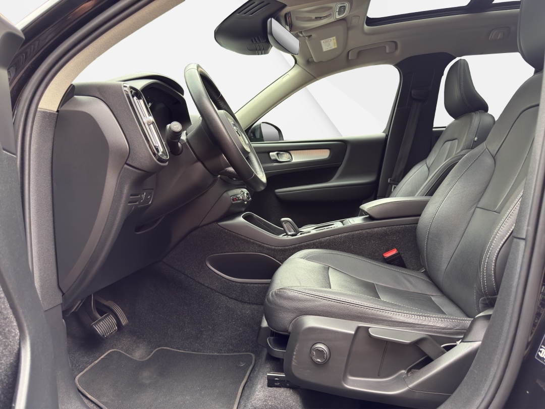 VOLVO XC40 T3 Momentum Geartronic-image-8