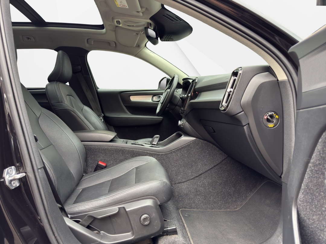 VOLVO XC40 T3 Momentum Geartronic-image-11