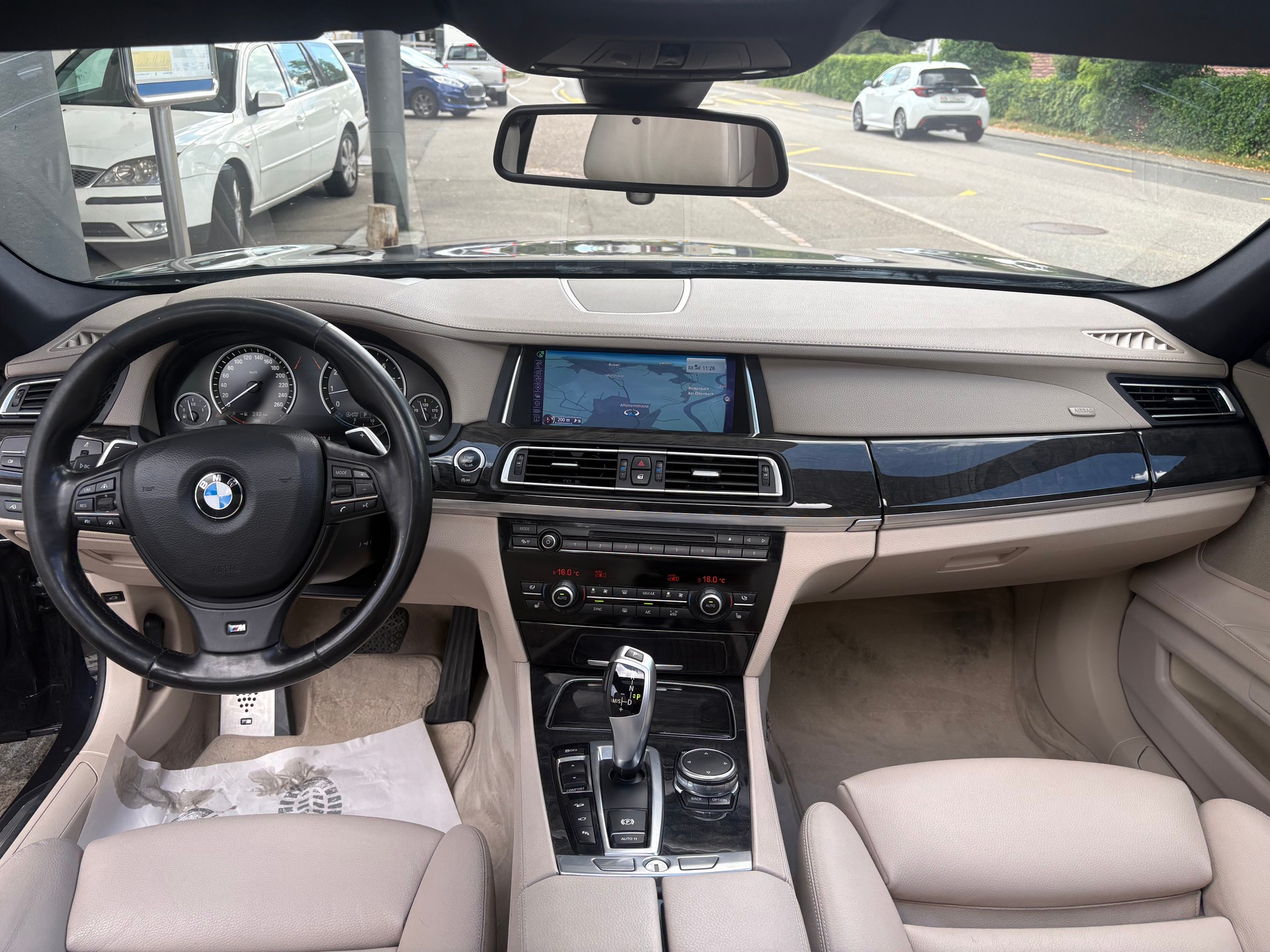 BMW 750i xDrive M-Paket-image-8
