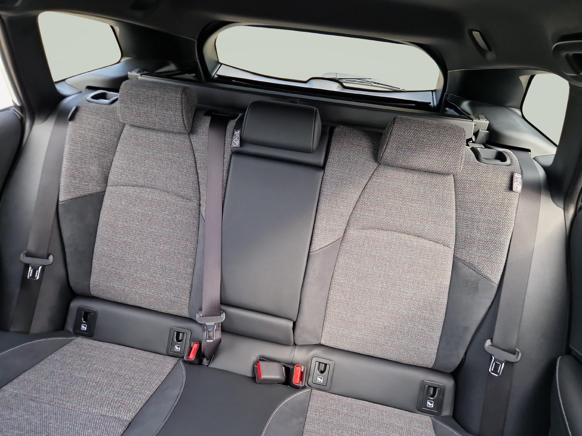 TOYOTA Corolla Touring Sports 2.0 HSD Swiss Edition-image-10
