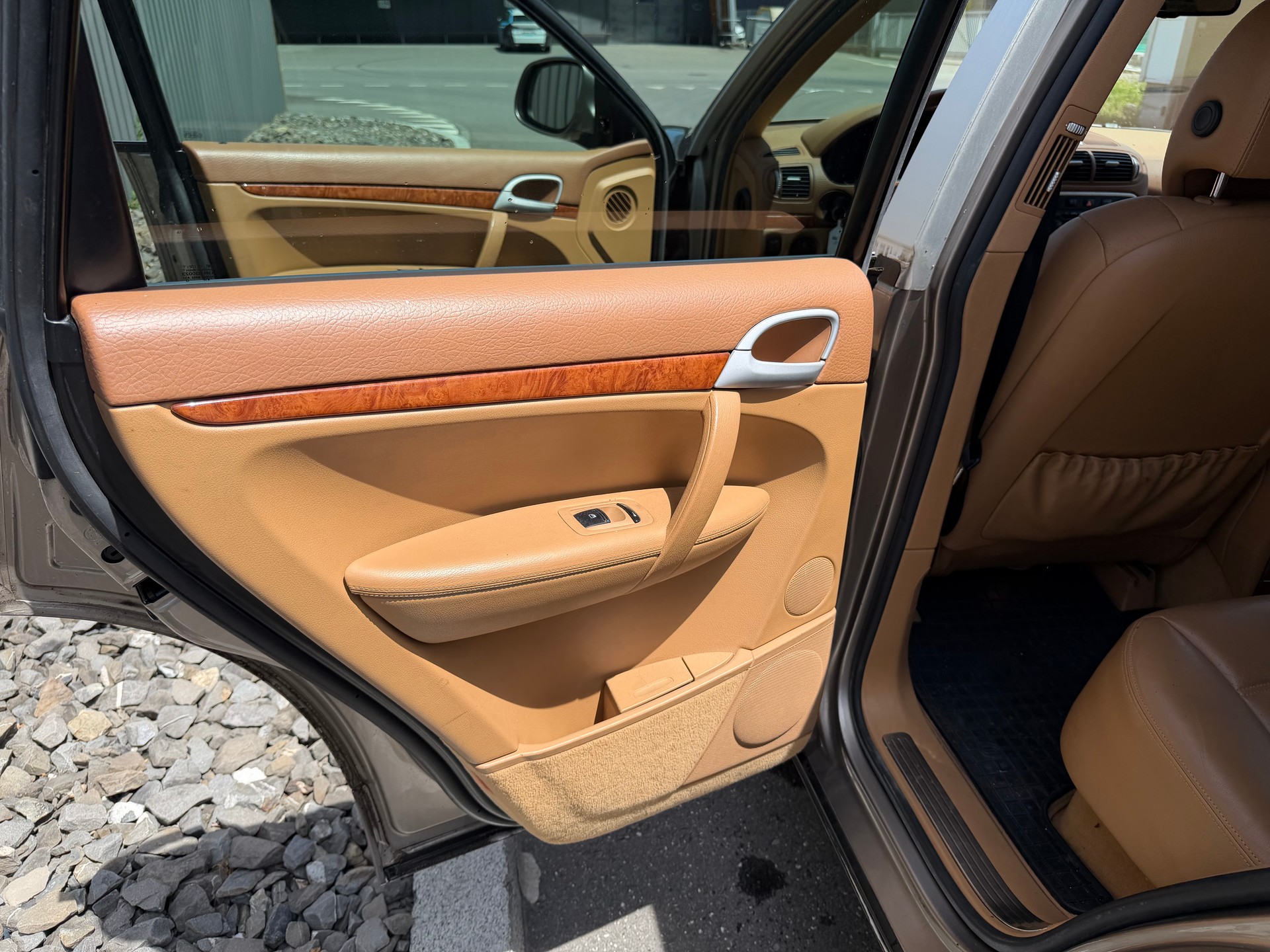 PORSCHE Cayenne-image-19