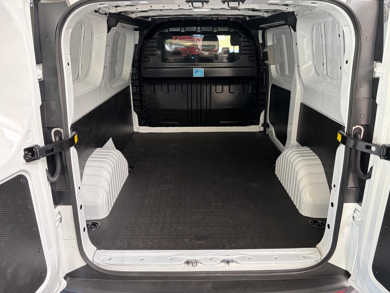 MAXUS Deliver 7 Kaw. L1H1 2.0 TD Base-image-11