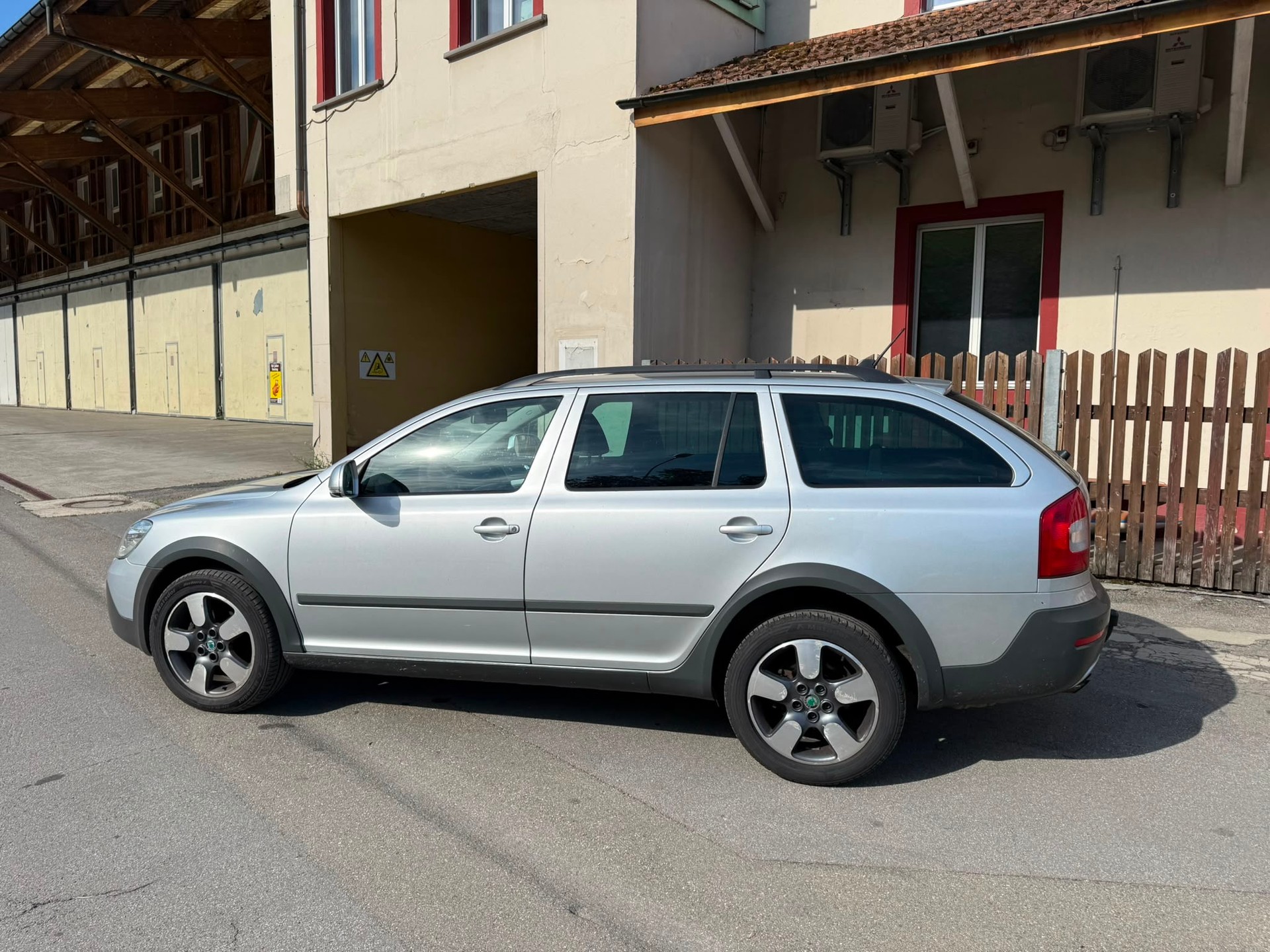 SKODA Octavia Combi 1.8 TSI Scout 4x4-image-5