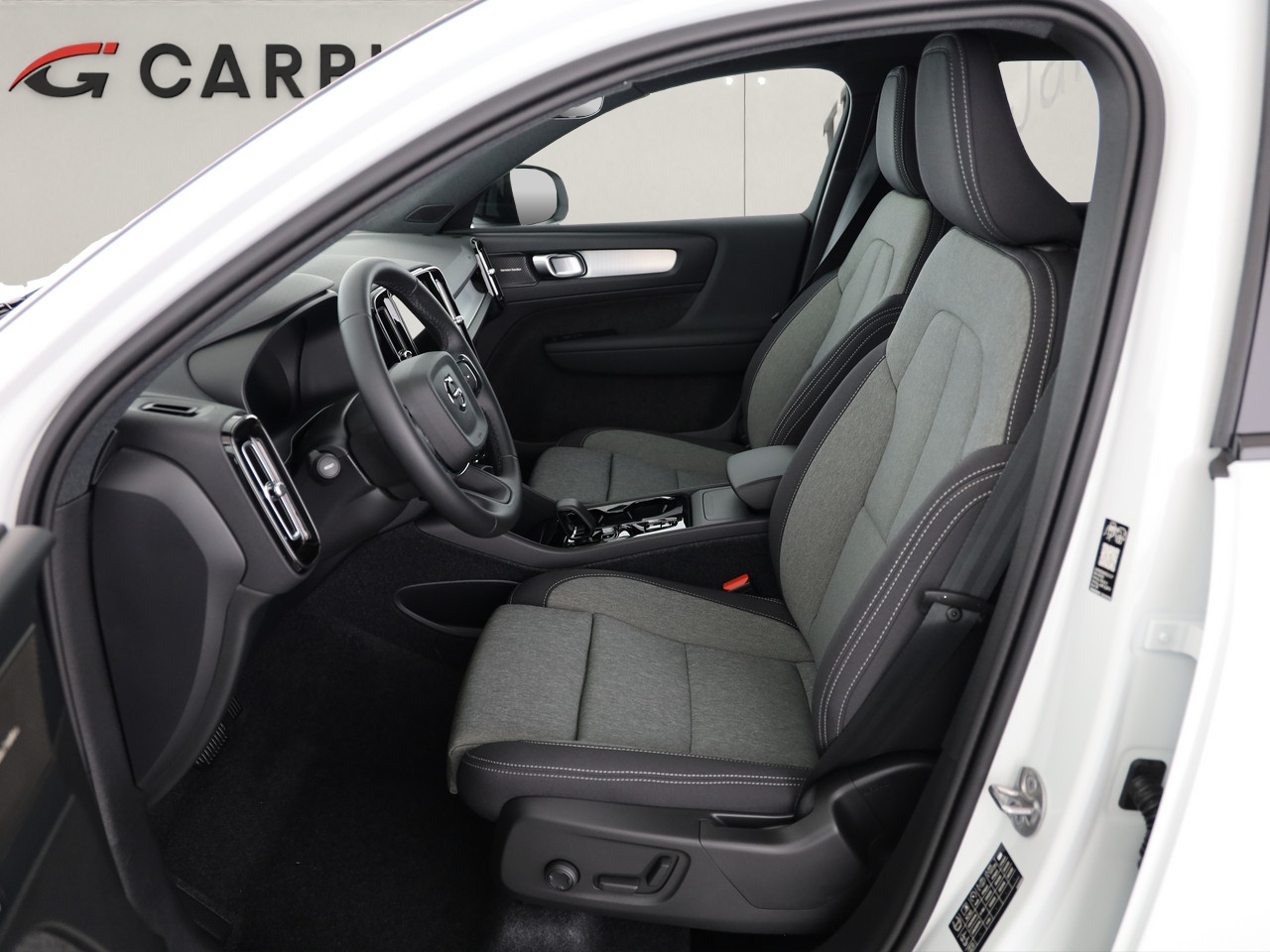 VOLVO XC40 2.0 B3 MH Plus Dark-image-6