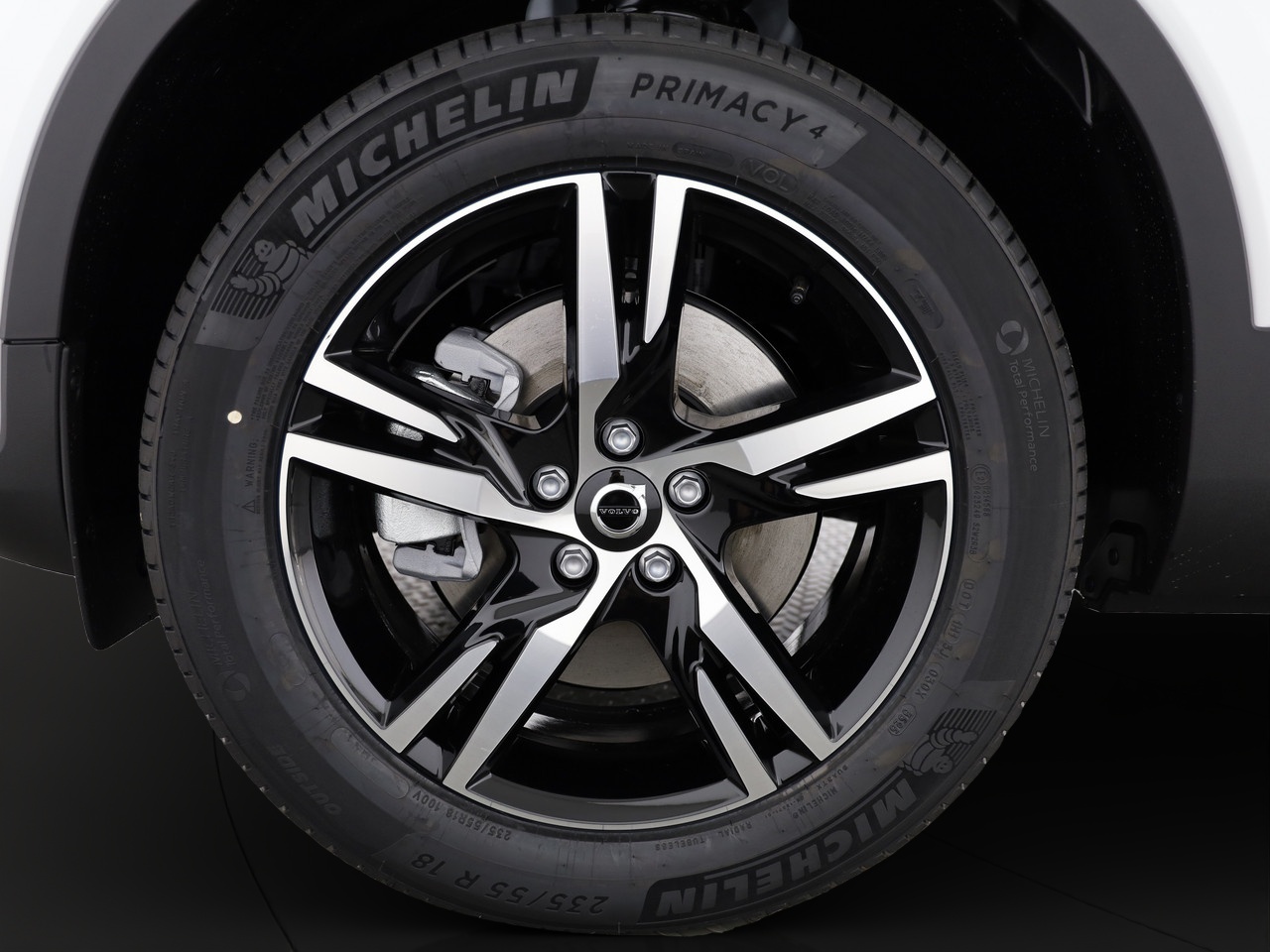 VOLVO XC40 2.0 B3 MH Plus Dark-showroom-element-3