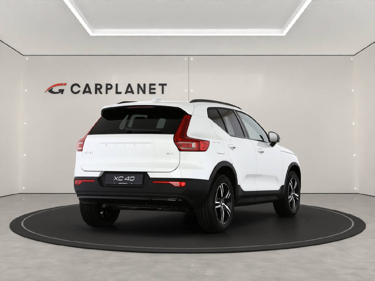 VOLVO XC40 2.0 B3 MH Plus Dark-showroom-element-2