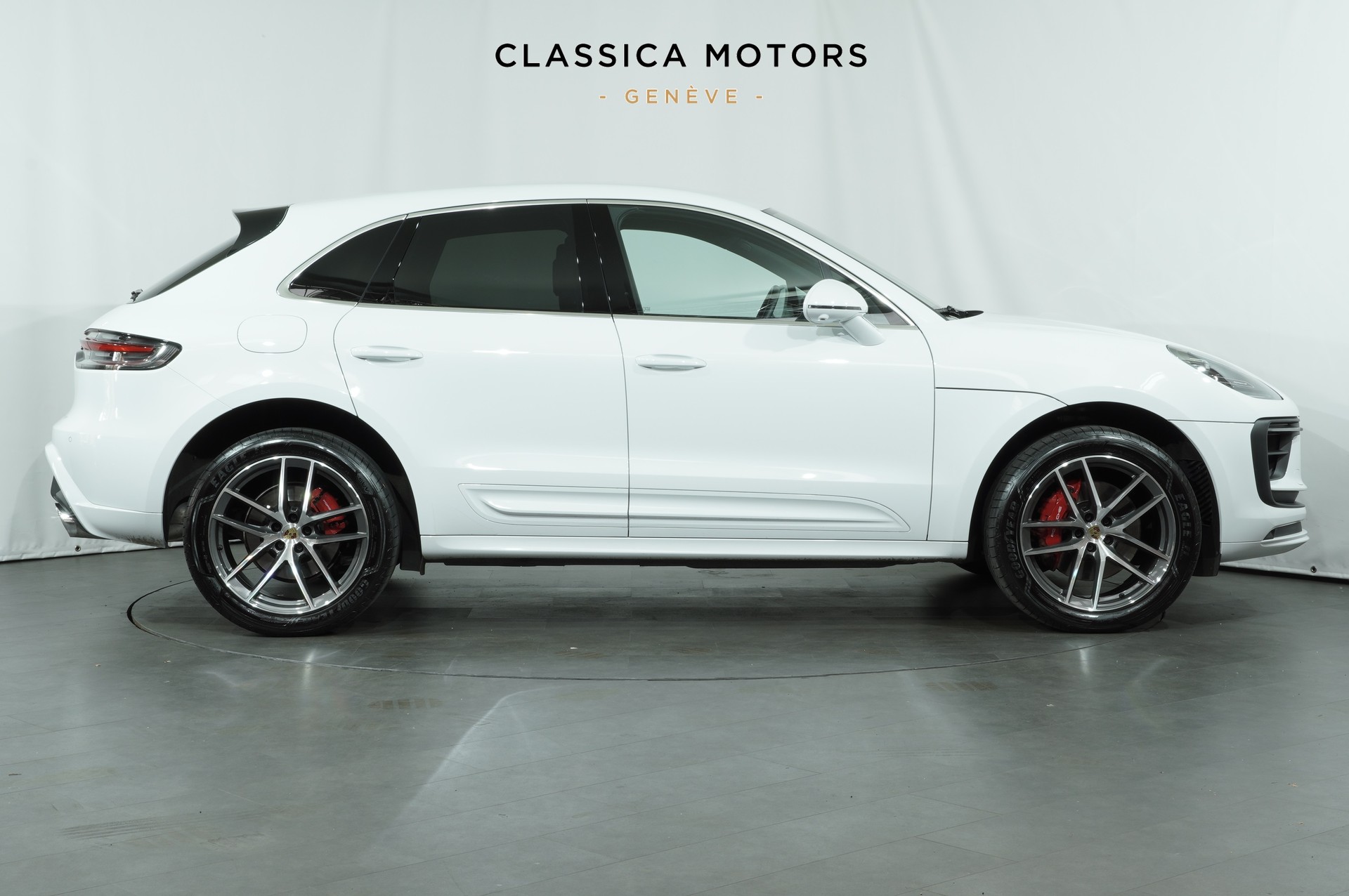 PORSCHE Macan S PDK-showroom-element-2