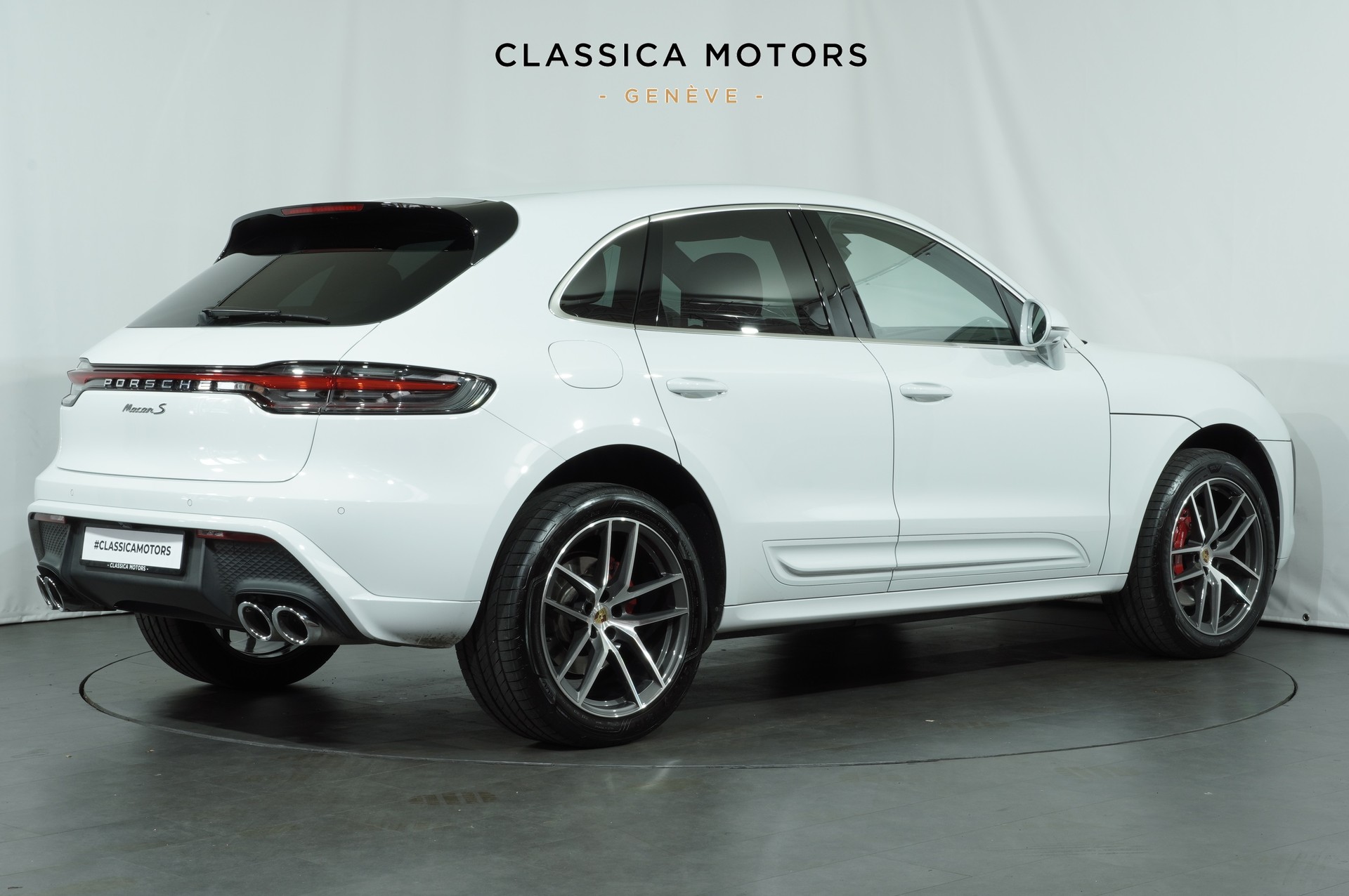 PORSCHE Macan S PDK-showroom-element-3