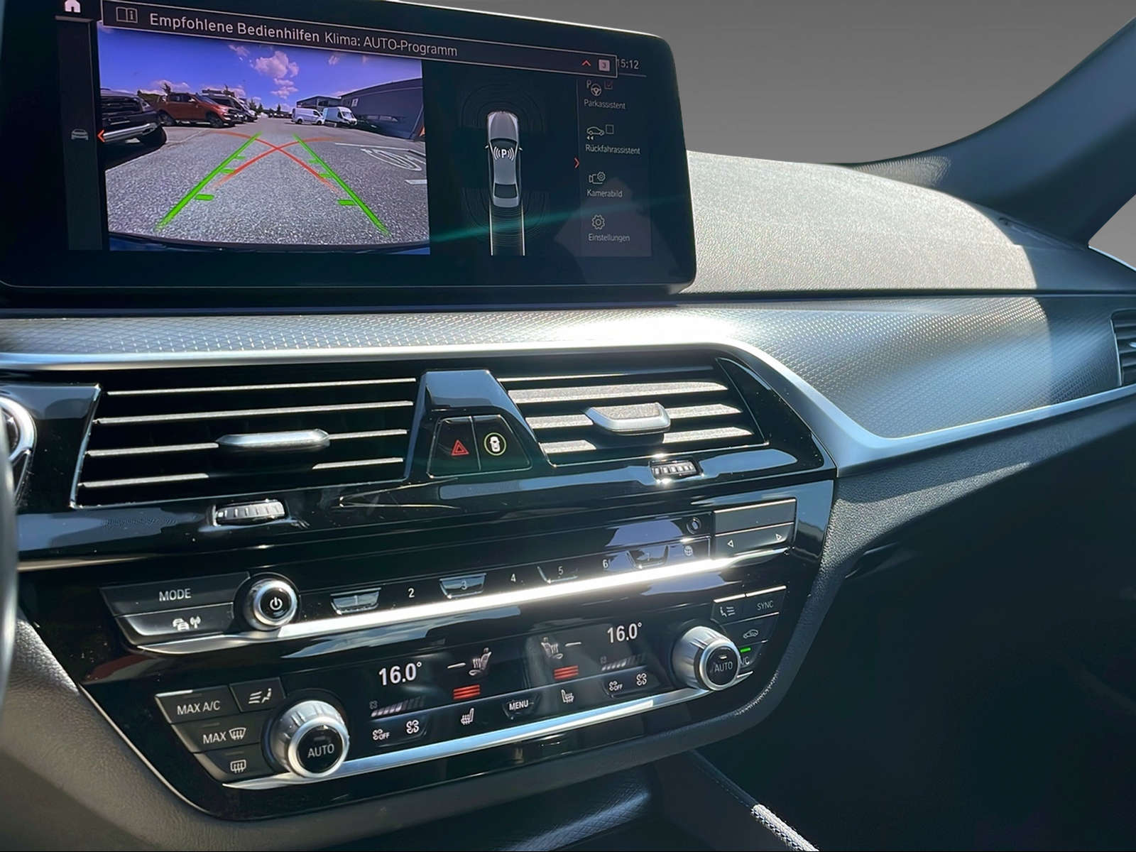 BMW 5er Reihe G30 M550i xDrive SAG-image-10